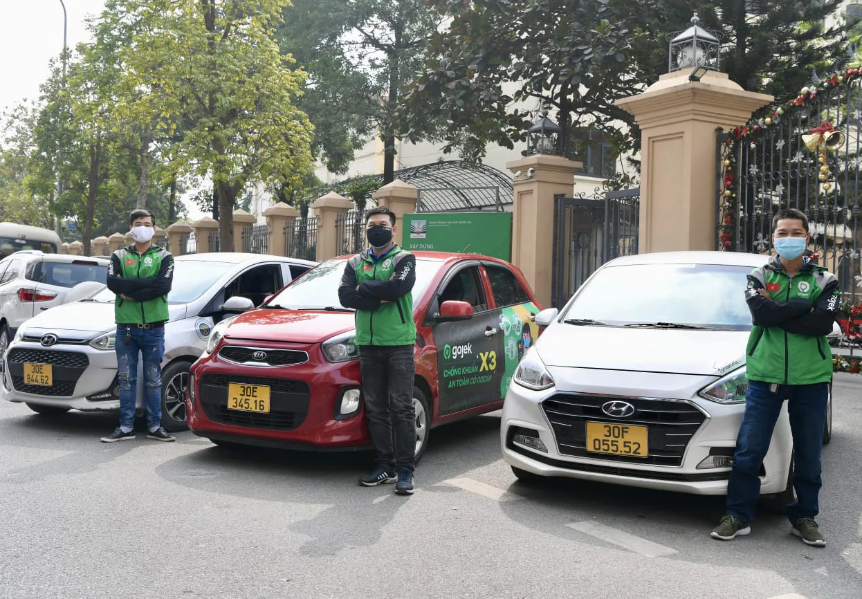 Gojek chính thức triển khai dịch vụ gọi xe ô tô công nghệ GoCar tại Hà Nội, trang bị đồng bộ màn chắn và máy lọc không khí trên xe