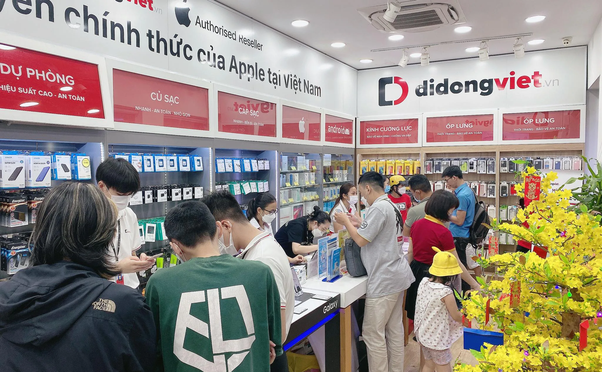 Hàng công nghệ dịp Tết: Giảm giá sốc, nhiều lựa chọn tốt