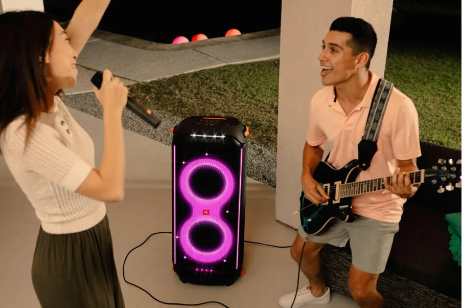 Thắp sáng sự kiện cuối năm với “ông trùm tiệc tùng" JBL® PartyBox 710