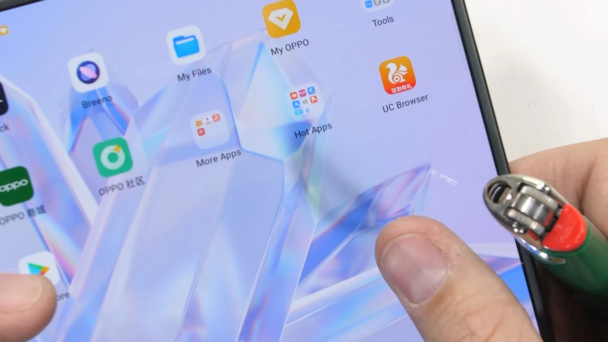 Thử nghiệm độ bền OPPO Find N với cát và vật cứng từ JerryRigEverything