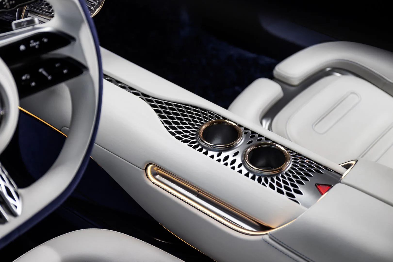 Mercedes-Benz trình làng concept Vision EQXX, mẫu xe tương lai với màn hình 8K 47.5-inch và phạm vi hoạt động lên đến 1,000 km