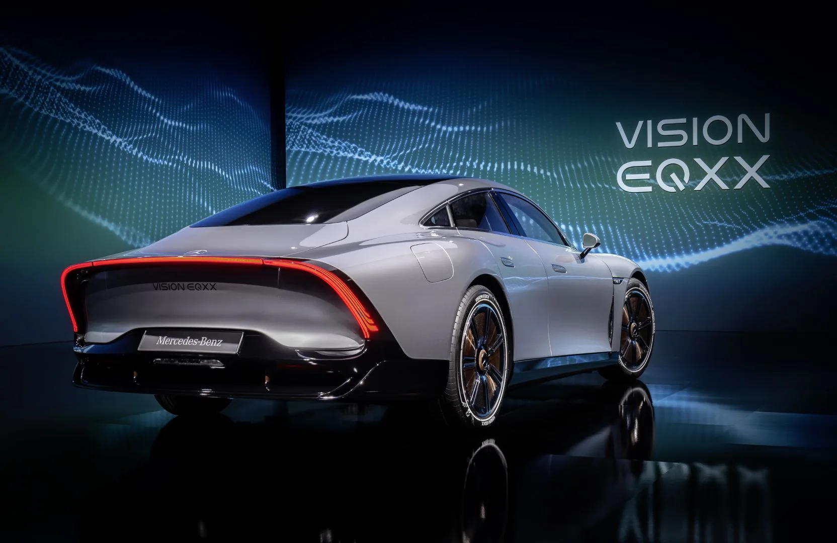 Mercedes-Benz trình làng concept Vision EQXX, mẫu xe tương lai với màn hình 8K 47.5-inch và phạm vi hoạt động lên đến 1,000 km