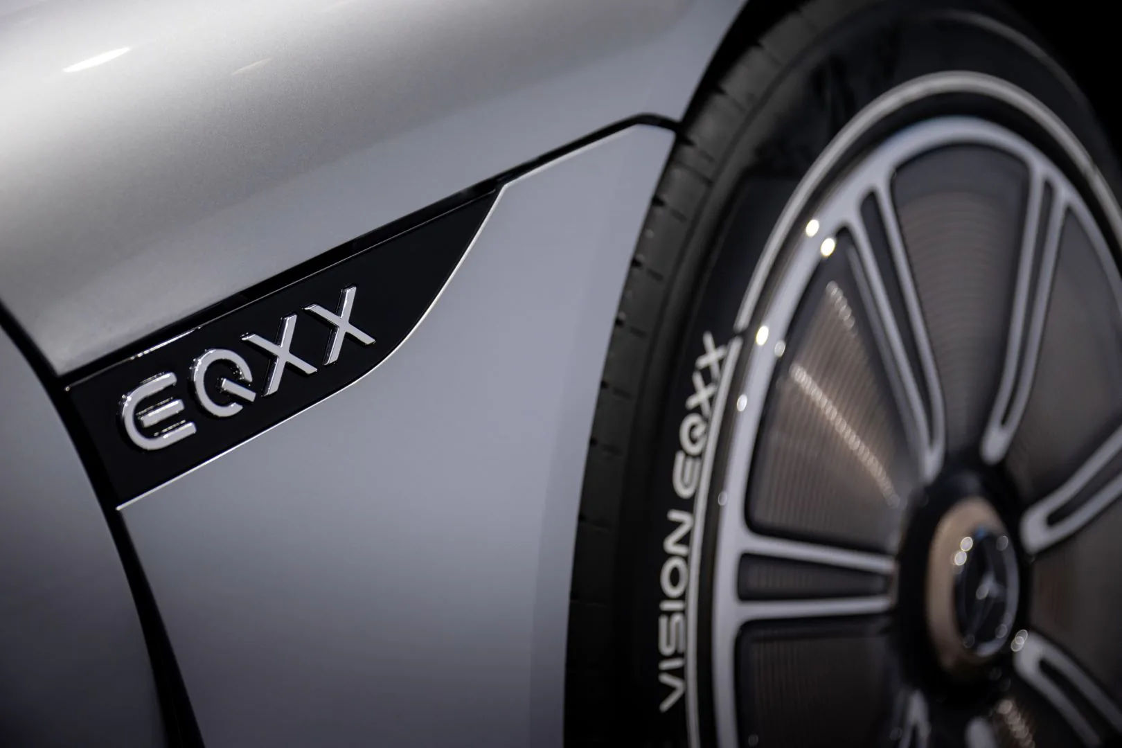 Mercedes-Benz trình làng concept Vision EQXX, mẫu xe tương lai với màn hình 8K 47.5-inch và phạm vi hoạt động lên đến 1,000 km