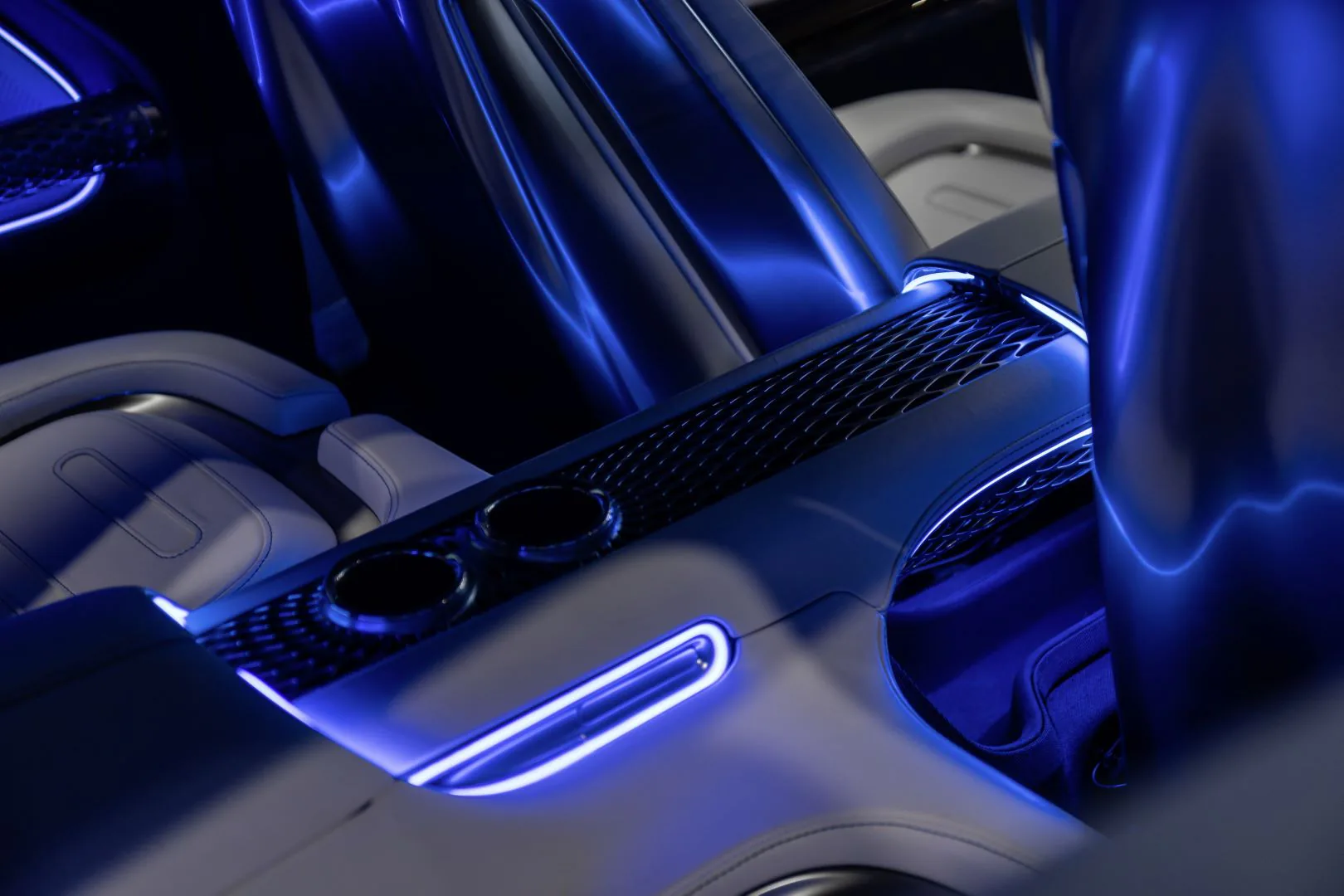 Mercedes-Benz trình làng concept Vision EQXX, mẫu xe tương lai với màn hình 8K 47.5-inch và phạm vi hoạt động lên đến 1,000 km