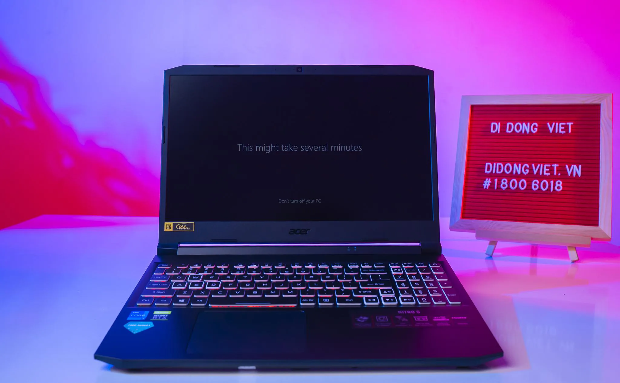 Nhiều người mua laptop tại thời điểm cận Tết Nguyên Đán