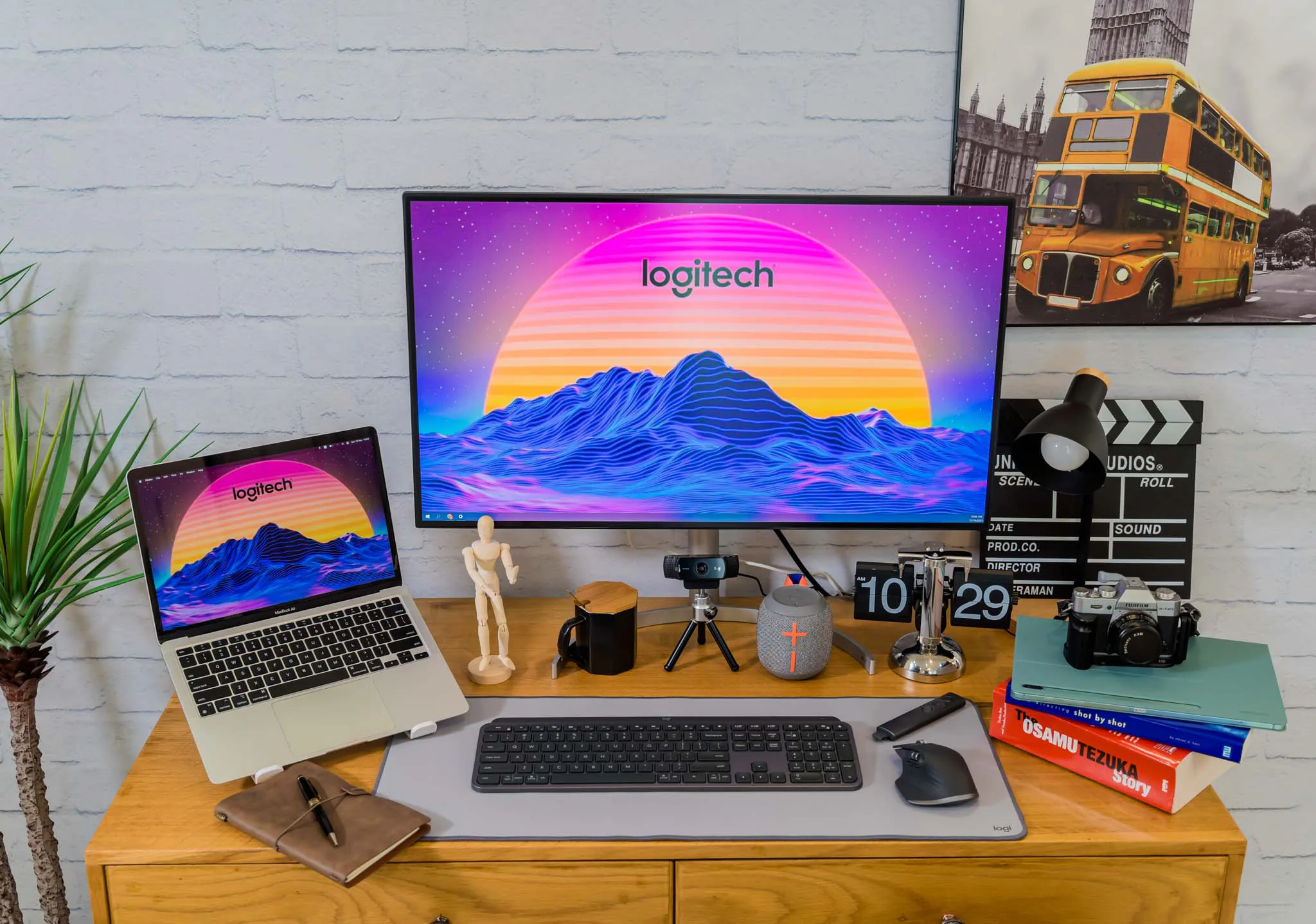 Logitech giới thiệu dòng sản phẩm Studio Series mới, ấn tượng với bàn phím cơ POP Keys có phím tắt Emoji tùy chỉnh