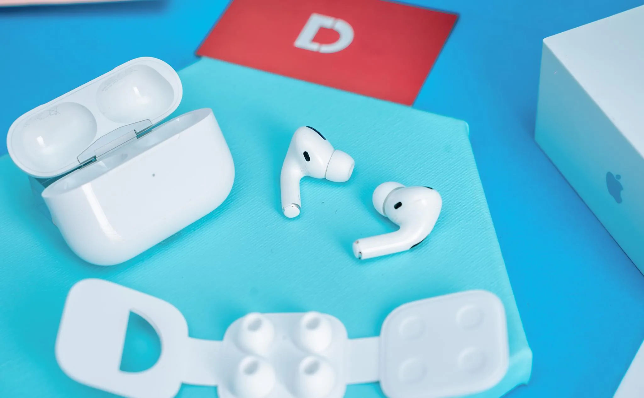 Chỉ còn 4.7 triệu đồng, giá rẻ nhất từ trước đến nay - AirPods Pro hút hàng dịp cận Tết 2022