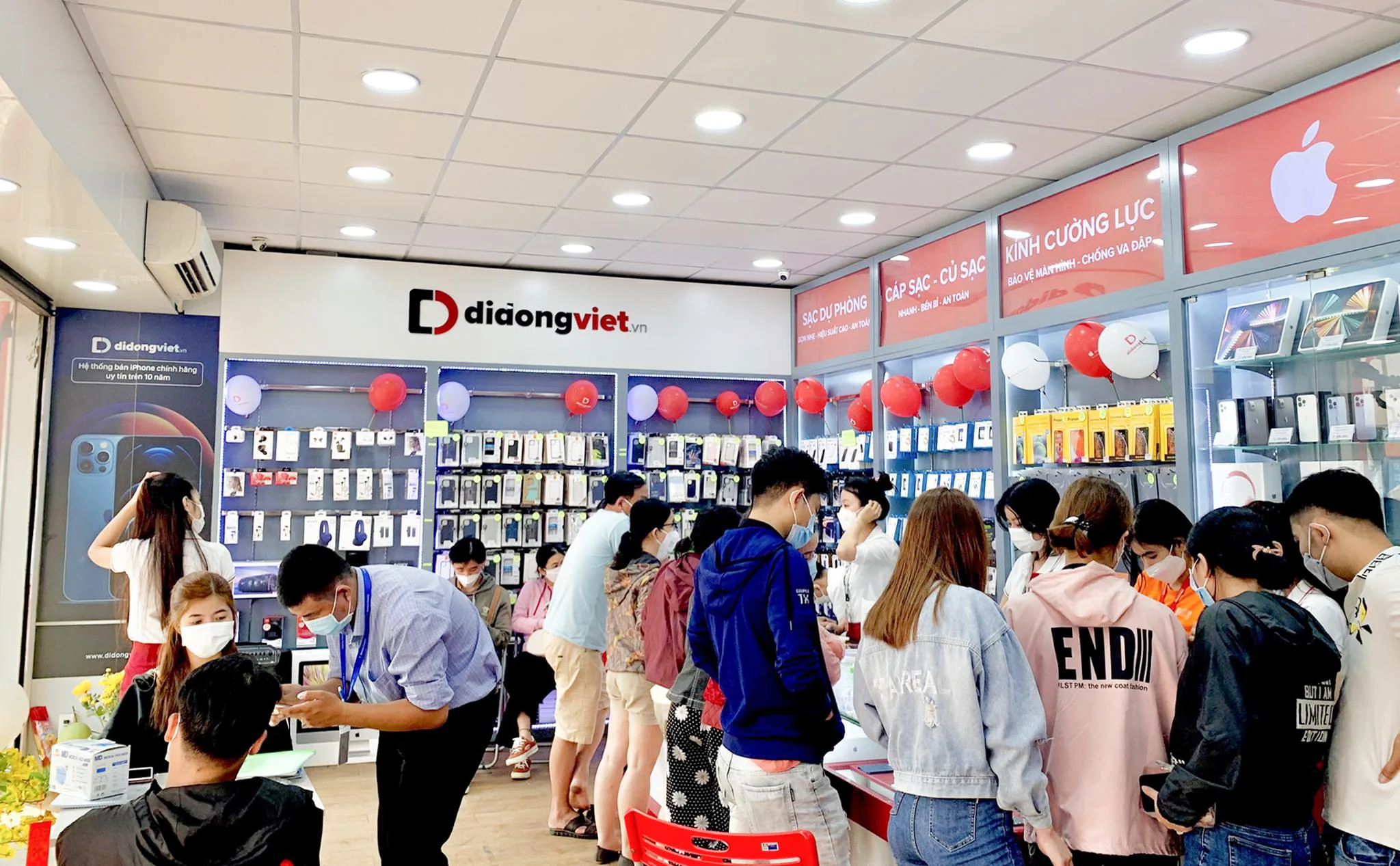 Chỉ còn 4.7 triệu đồng, giá rẻ nhất từ trước đến nay - AirPods Pro hút hàng dịp cận Tết 2022