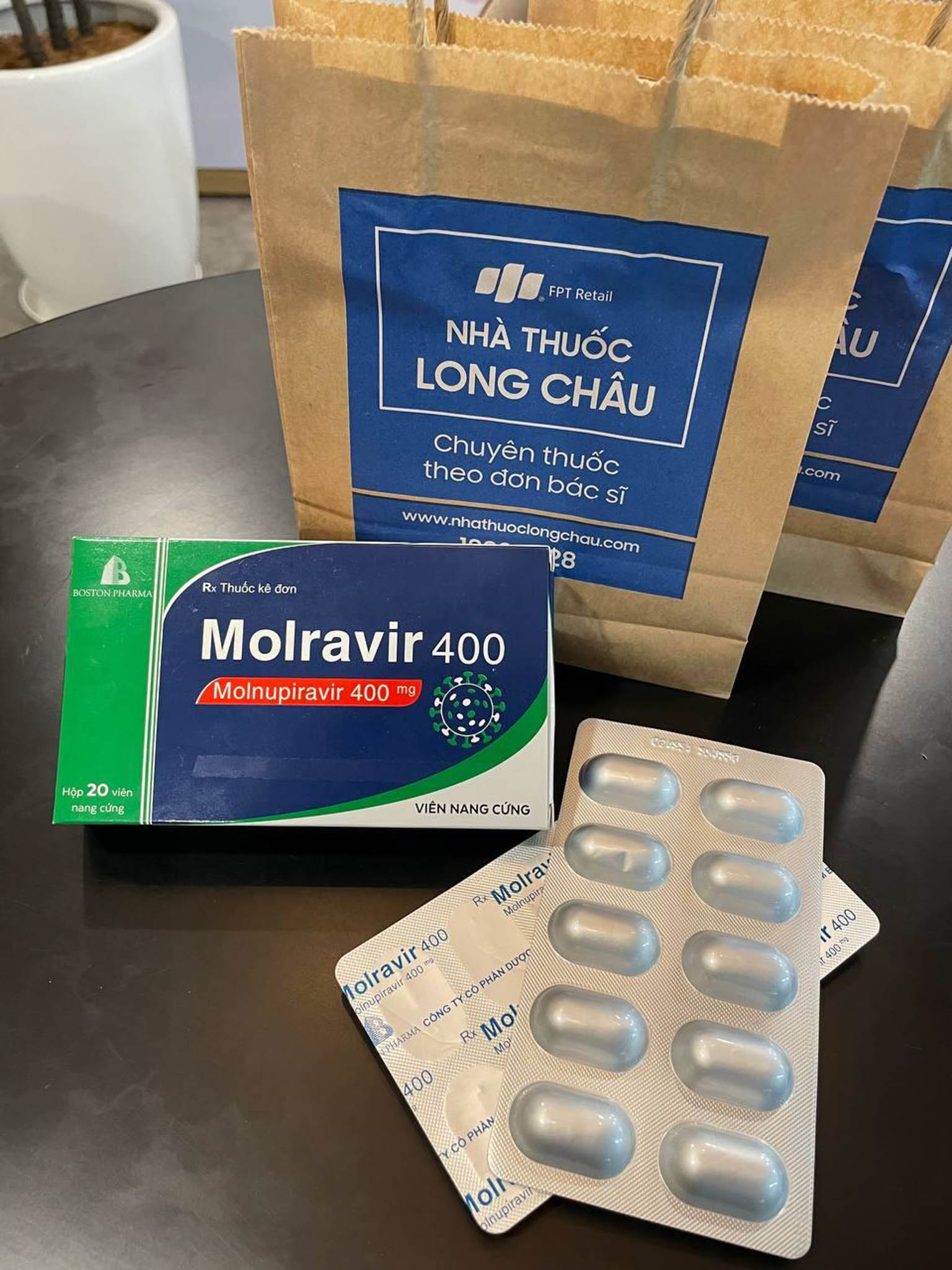 Thuốc điều trị covid Molnupiravir do Bộ y tế cấp phép lưu hành đã lên kệ tại chuỗi nhà thuốc FPT Long Châu với giá cực tốt