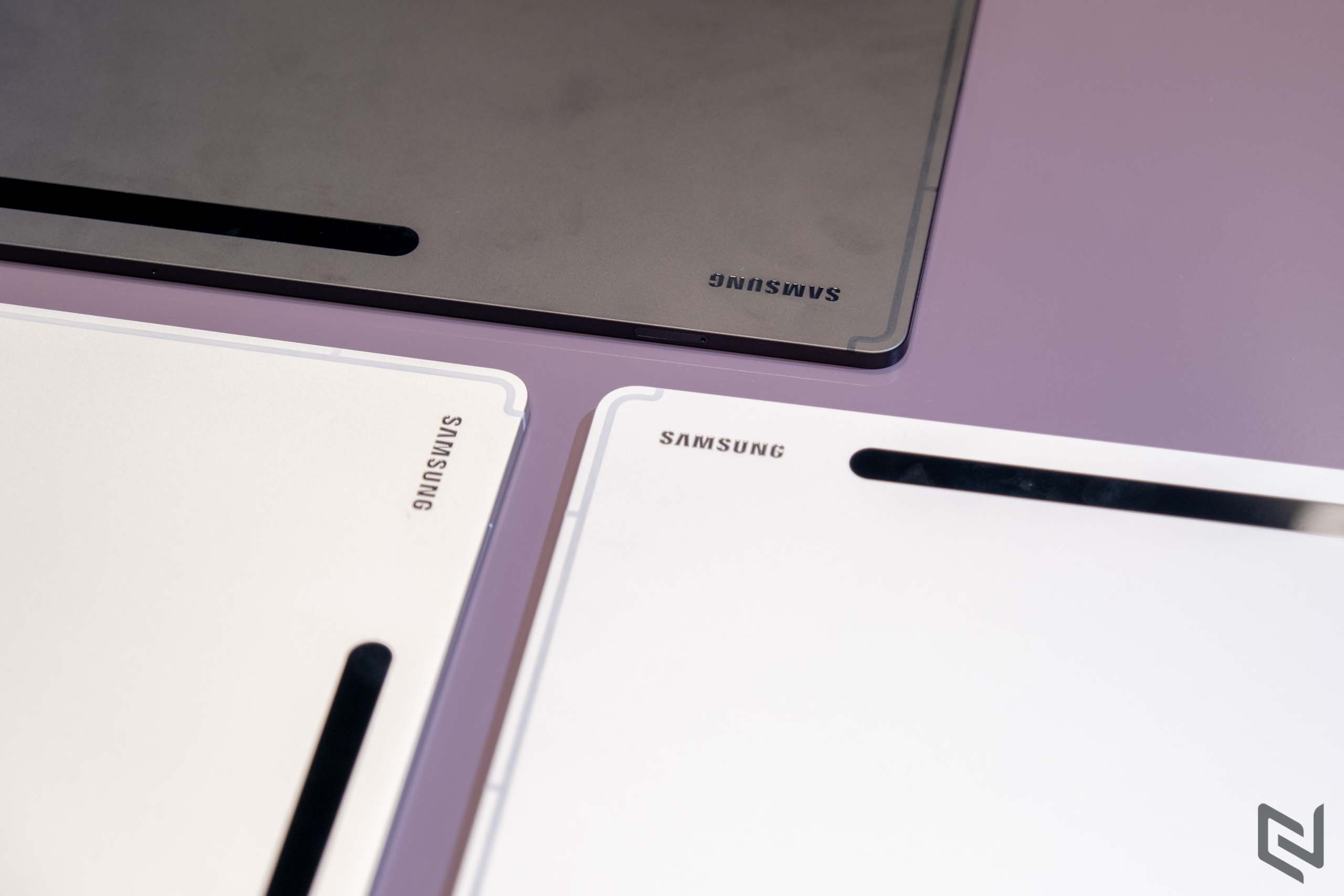 Cận cảnh Samsung Galaxy Tab S8 series vừa ra mắt: Thiết kế cao cấp, màn hình lớn, vi xử lý mạnh mẽ