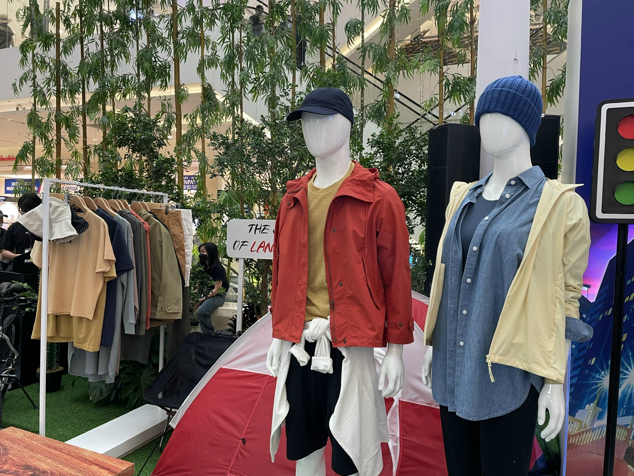 UNIQLO Giới Thiệu Bộ Sưu Tập LifeWear Xuân/Hè 2022 Với Chủ Đề “The Joys of Clothing” - “Khoác Lên Mình Niềm Hân Hoan Của Mùa Mới”