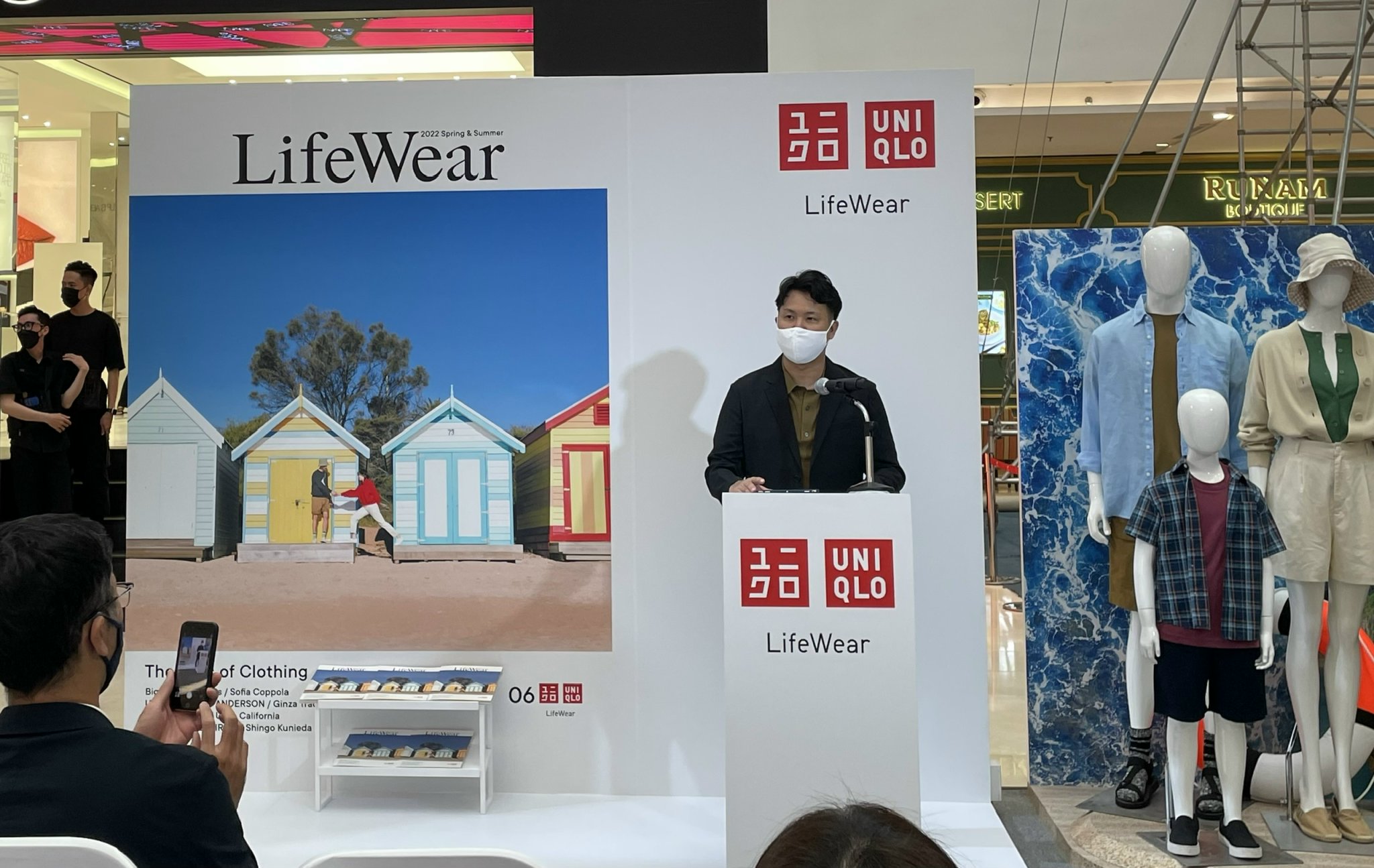 UNIQLO Giới Thiệu Bộ Sưu Tập LifeWear Xuân/Hè 2022 Với Chủ Đề “The Joys of Clothing” - “Khoác Lên Mình Niềm Hân Hoan Của Mùa Mới”