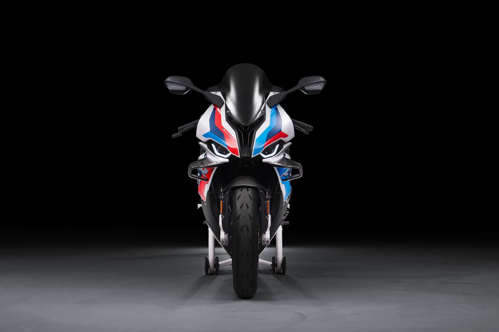 Siêu mô tô BMW M1000RR phiên bản 2021 đã đến Việt Nam, giá bán hơn 1.5 tỷ đồng