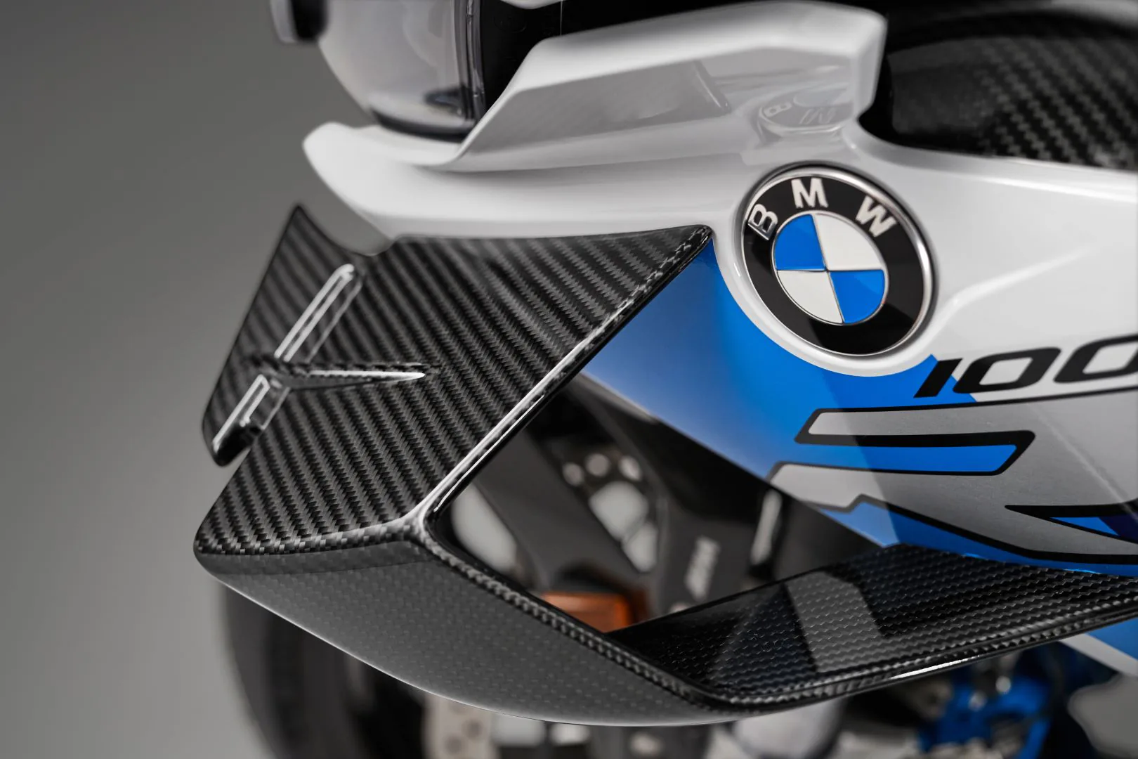 Siêu mô tô BMW M1000RR phiên bản 2021 đã đến Việt Nam, giá bán hơn 1.5 tỷ đồng