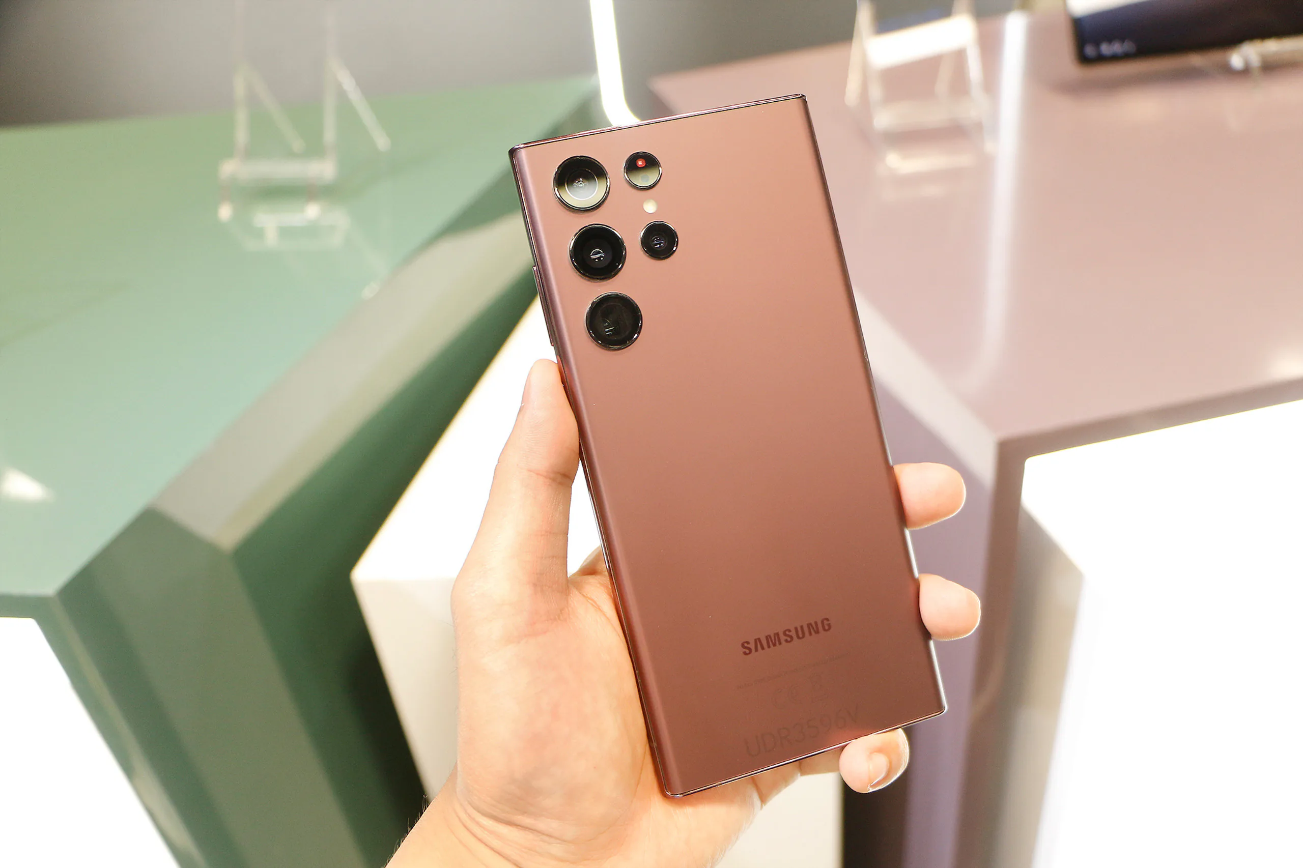 Dòng ‘Note’ đã trở lại trên Galaxy S22 Ultra, FPT Shop tặng ưu đãi đến 8 triệu cho khách đặt trước