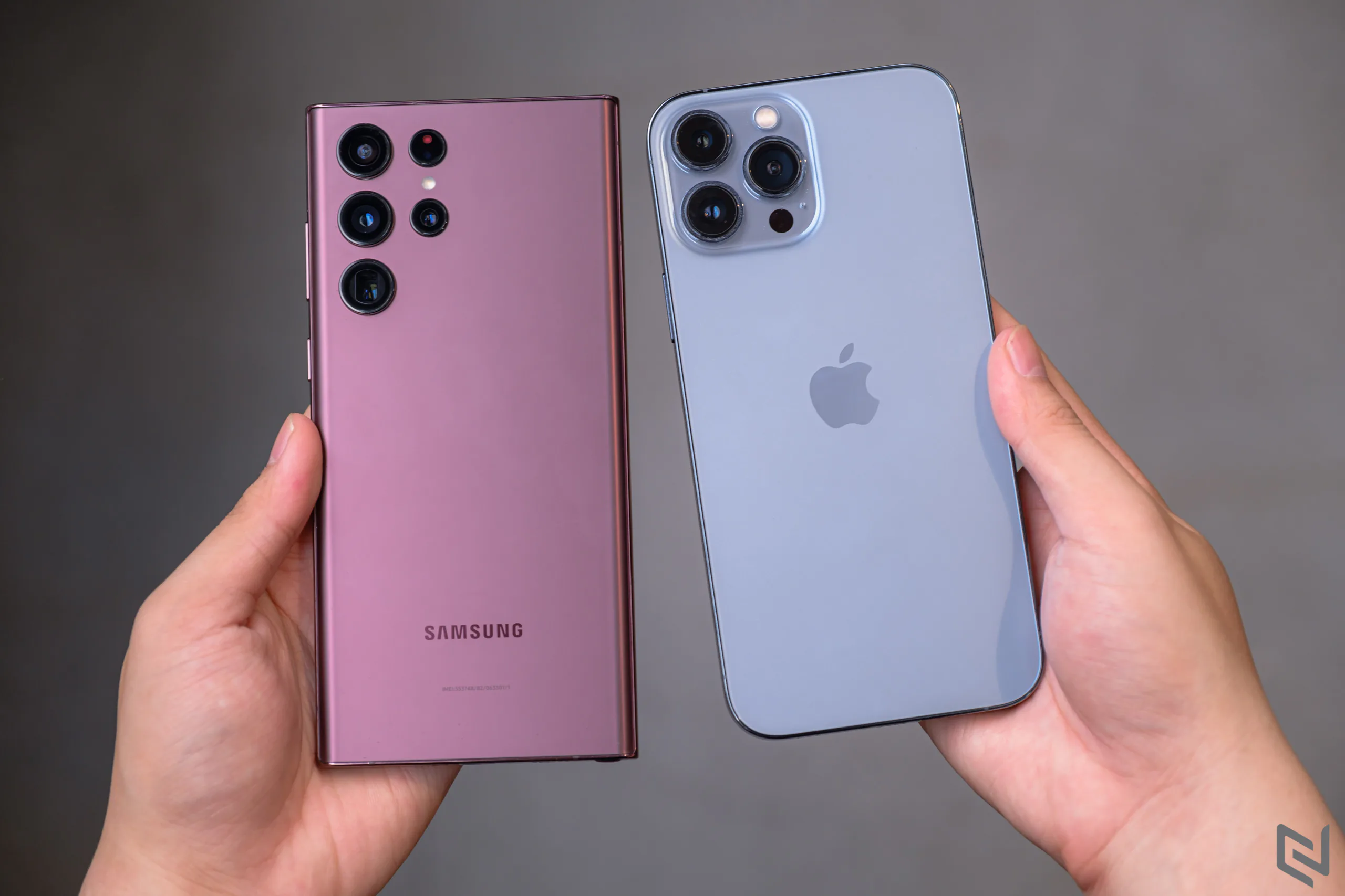 So sánh khả năng chụp đêm trên Samsung Galaxy S22 Ultra và Apple iPhone 13 Pro Max: Vị trí dẫn đầu thuộc về ai?