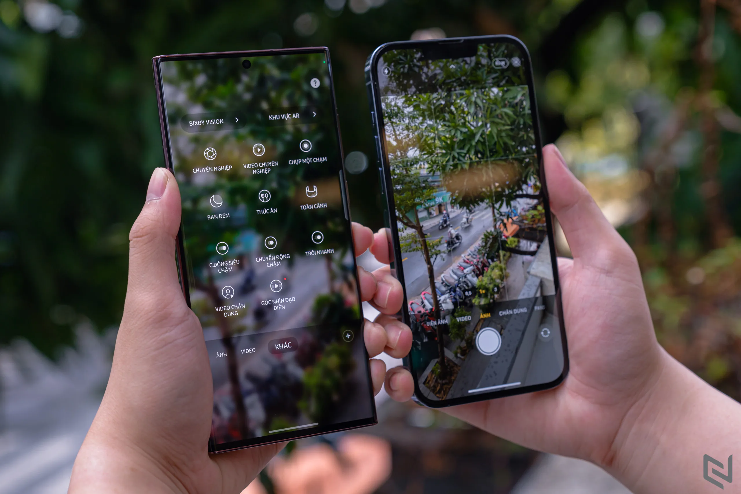 So sánh khả năng chụp đêm trên Samsung Galaxy S22 Ultra và Apple iPhone 13 Pro Max: Vị trí dẫn đầu thuộc về ai?