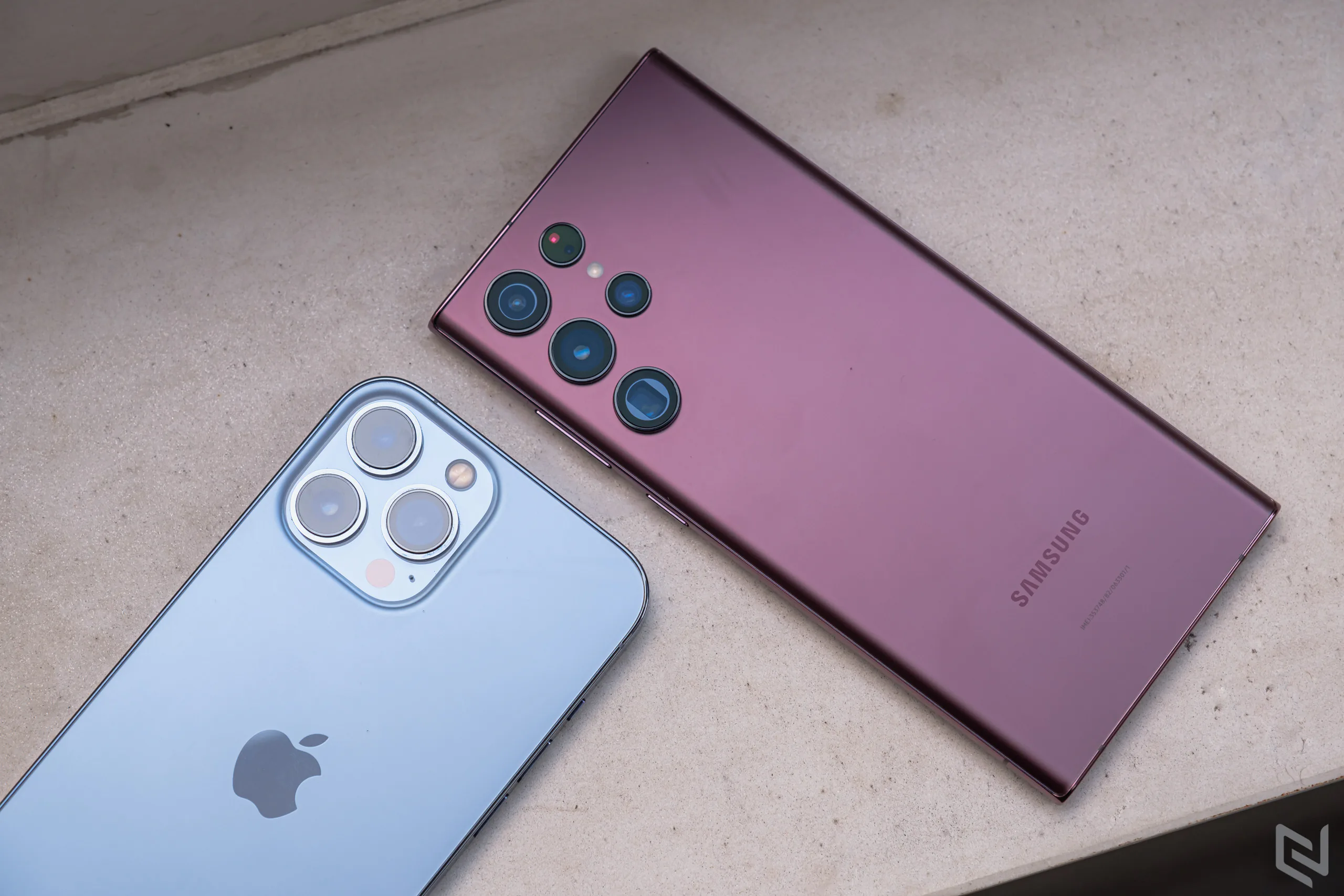 So sánh khả năng chụp đêm trên Samsung Galaxy S22 Ultra và Apple iPhone 13 Pro Max: Vị trí dẫn đầu thuộc về ai?