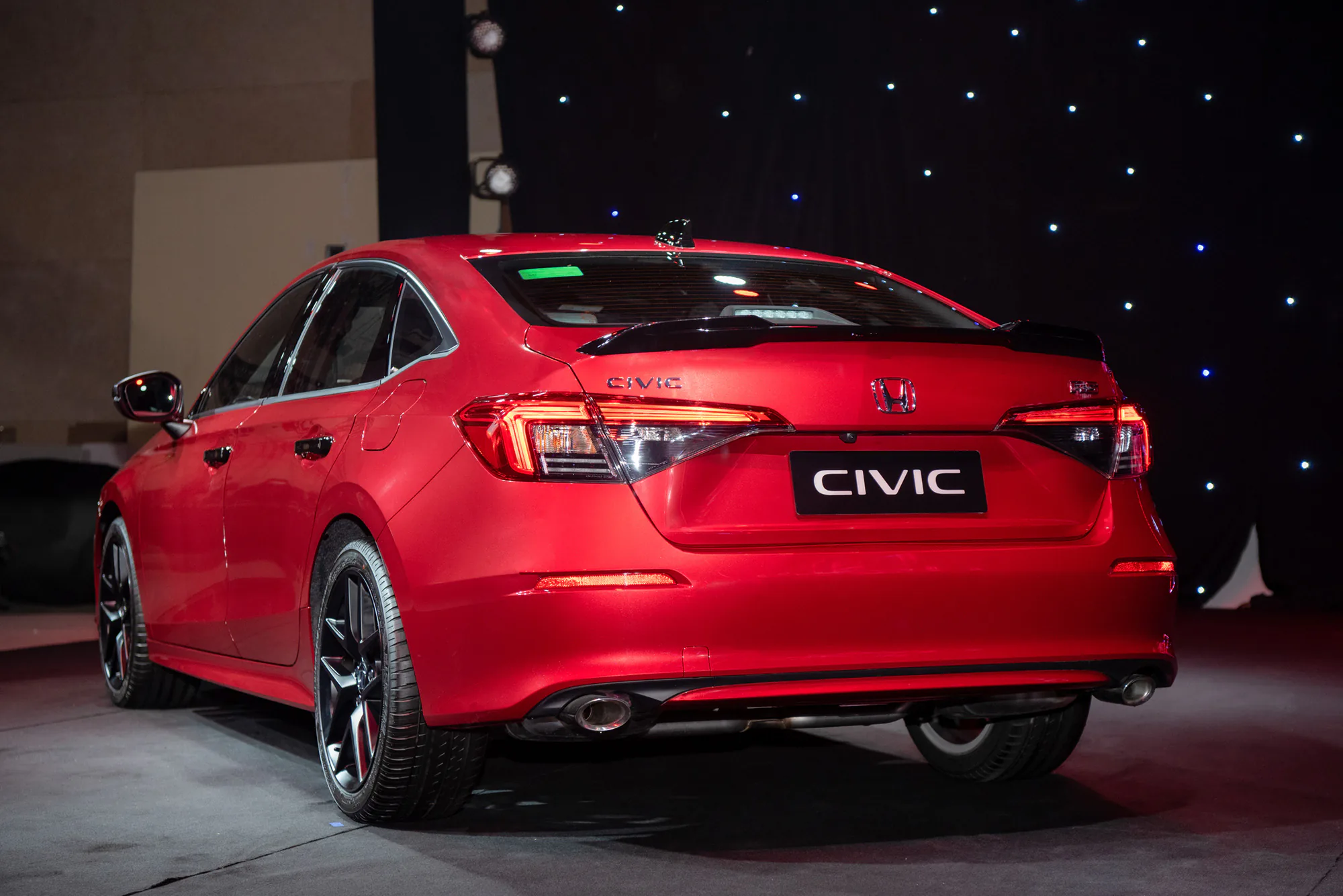 Honda Civic 2022 lột xác diện mạo mới vừa cập bến đại lý có gì HOT ?