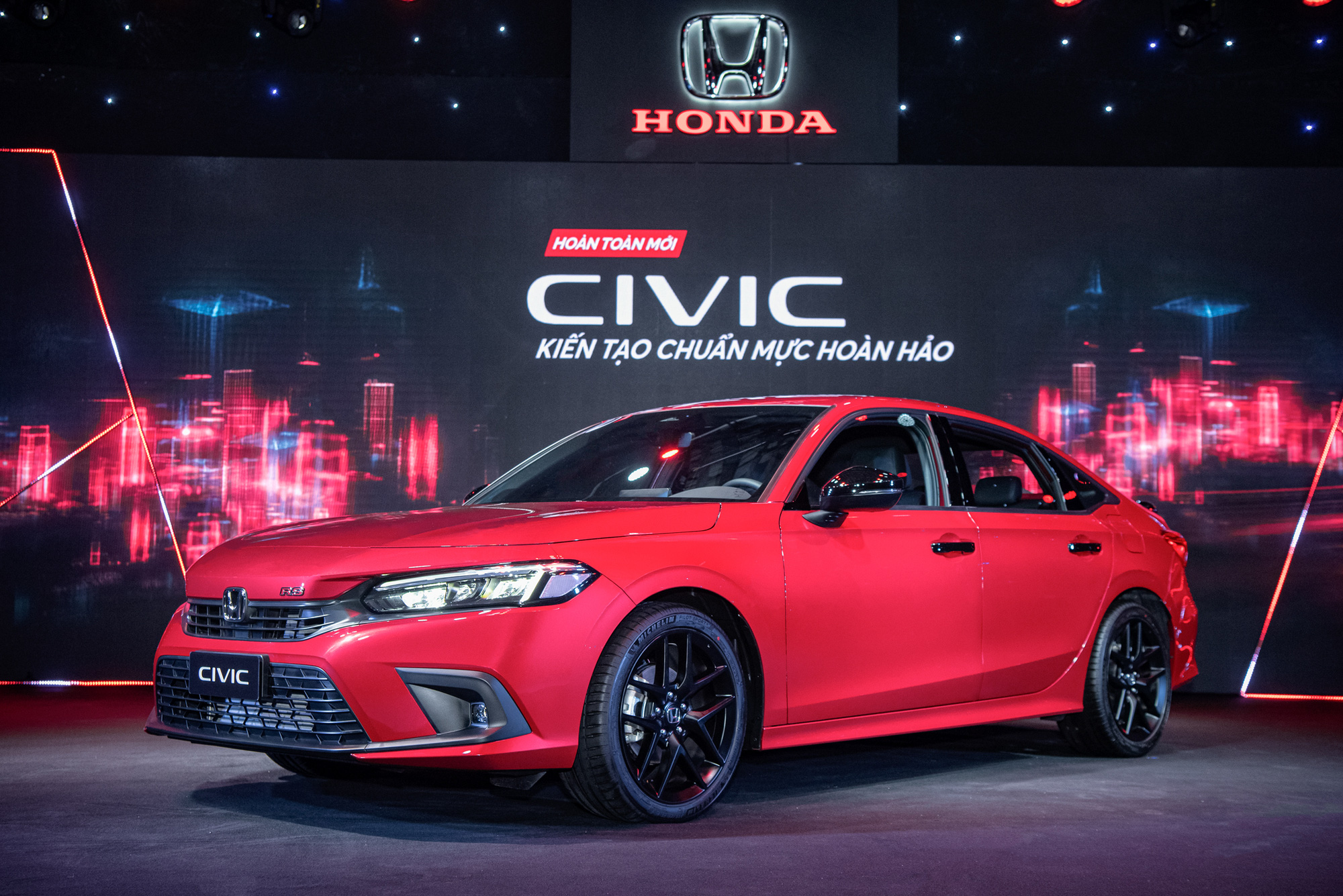 Honda Civic 2022 lột xác diện mạo mới vừa cập bến đại lý có gì HOT ?