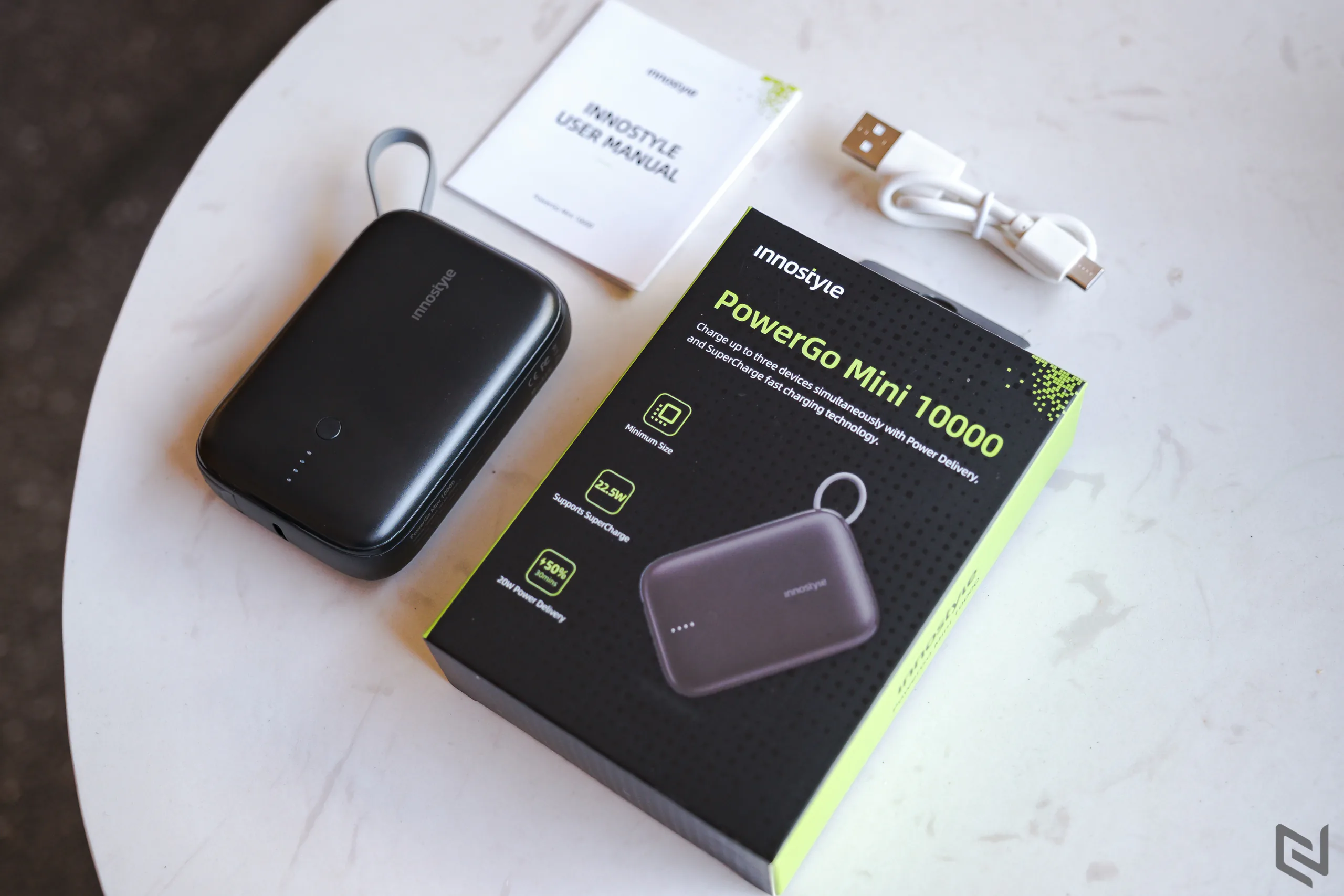 Trên tay sạc dự phòng Innostyle PowerGo Mini 10000 mAh, nhỏ bằng thẻ ATM, công suất 22.5W