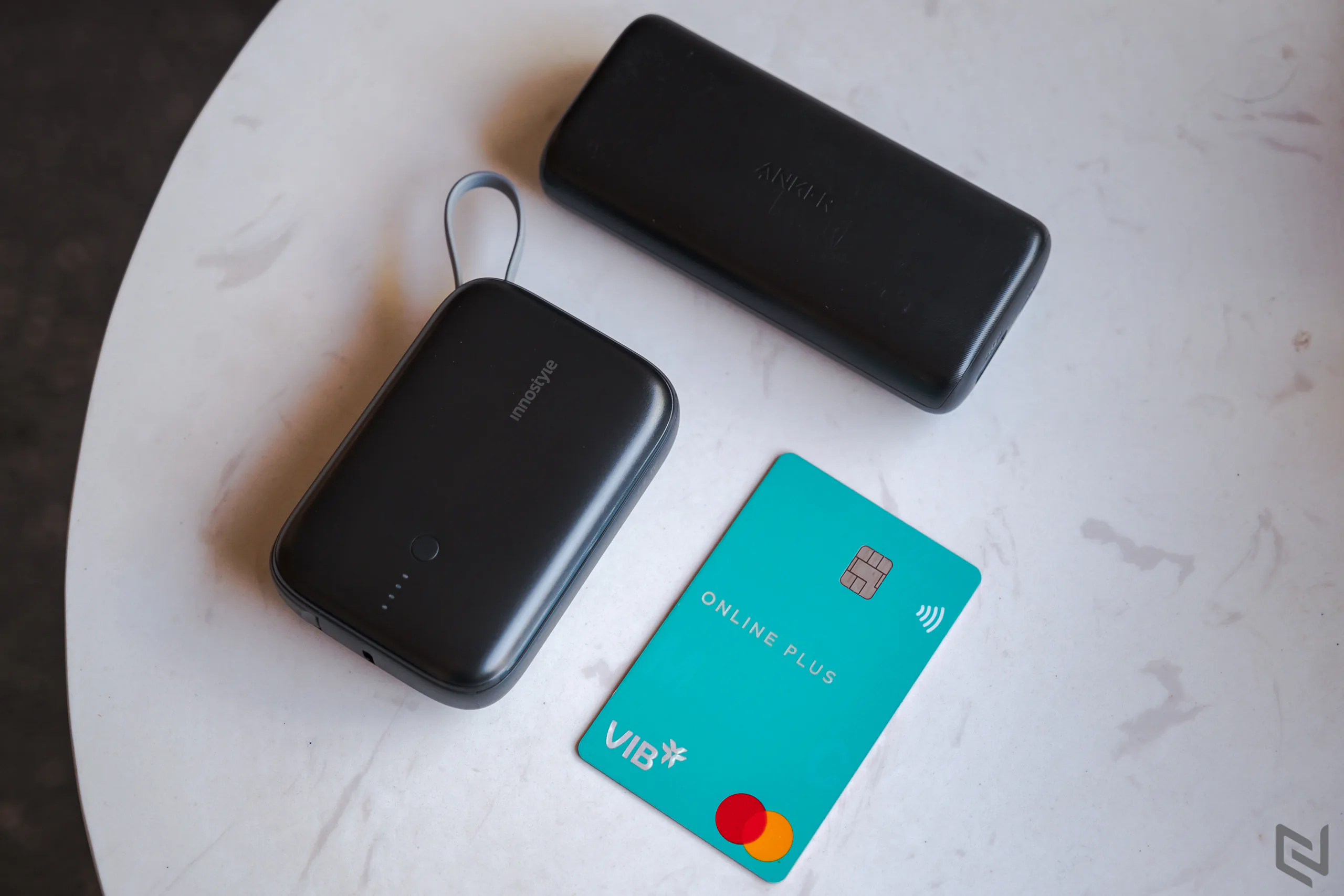 Trên tay sạc dự phòng Innostyle PowerGo Mini 10000 mAh, nhỏ bằng thẻ ATM, công suất 22.5W