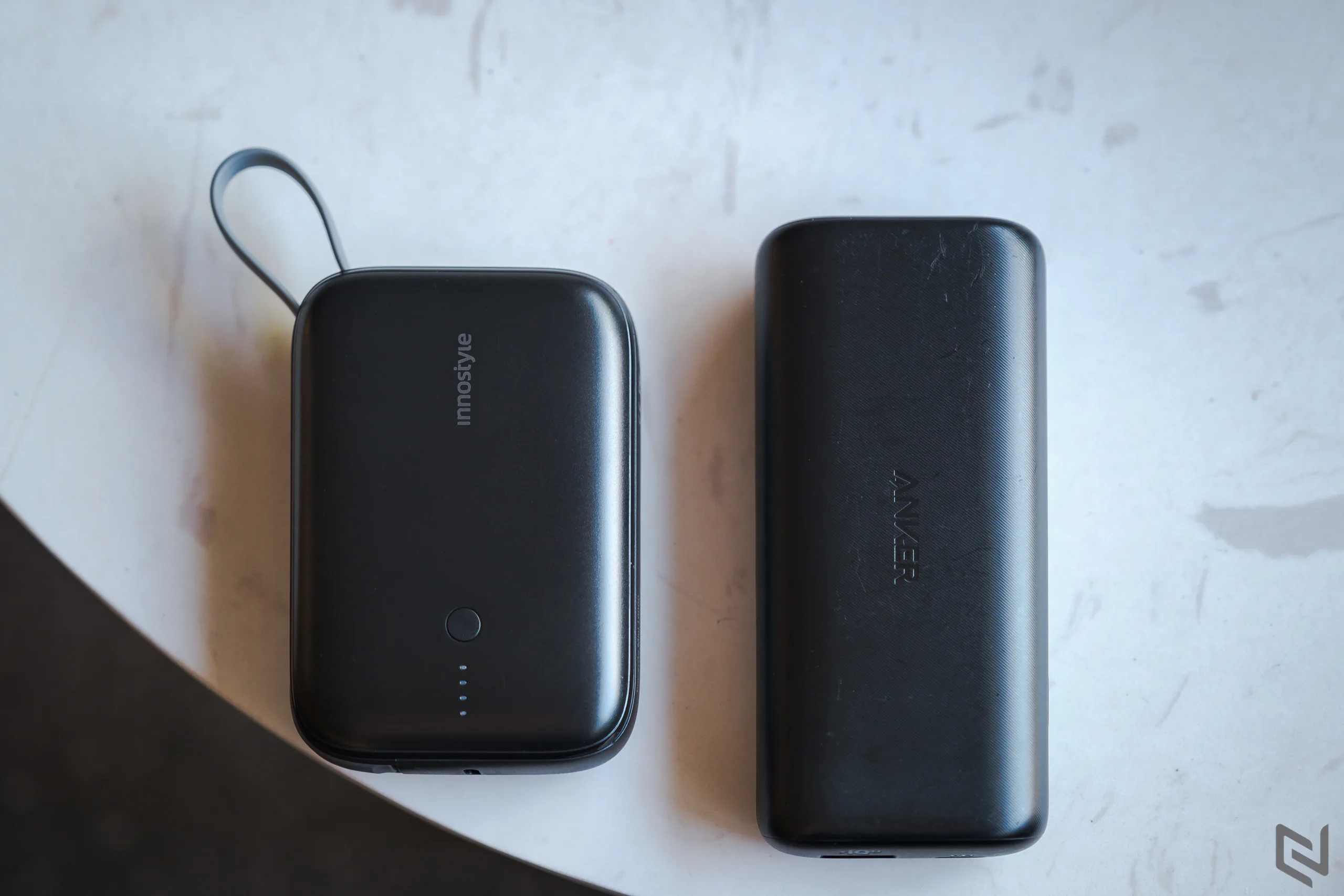 Trên tay sạc dự phòng Innostyle PowerGo Mini 10000 mAh, nhỏ bằng thẻ ATM, công suất 22.5W