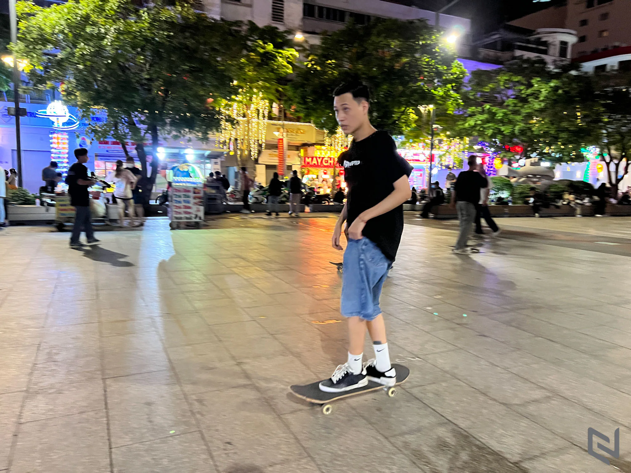 So sánh khả năng chụp đêm trên Samsung Galaxy S22 Ultra và Apple iPhone 13 Pro Max: Vị trí dẫn đầu thuộc về ai?