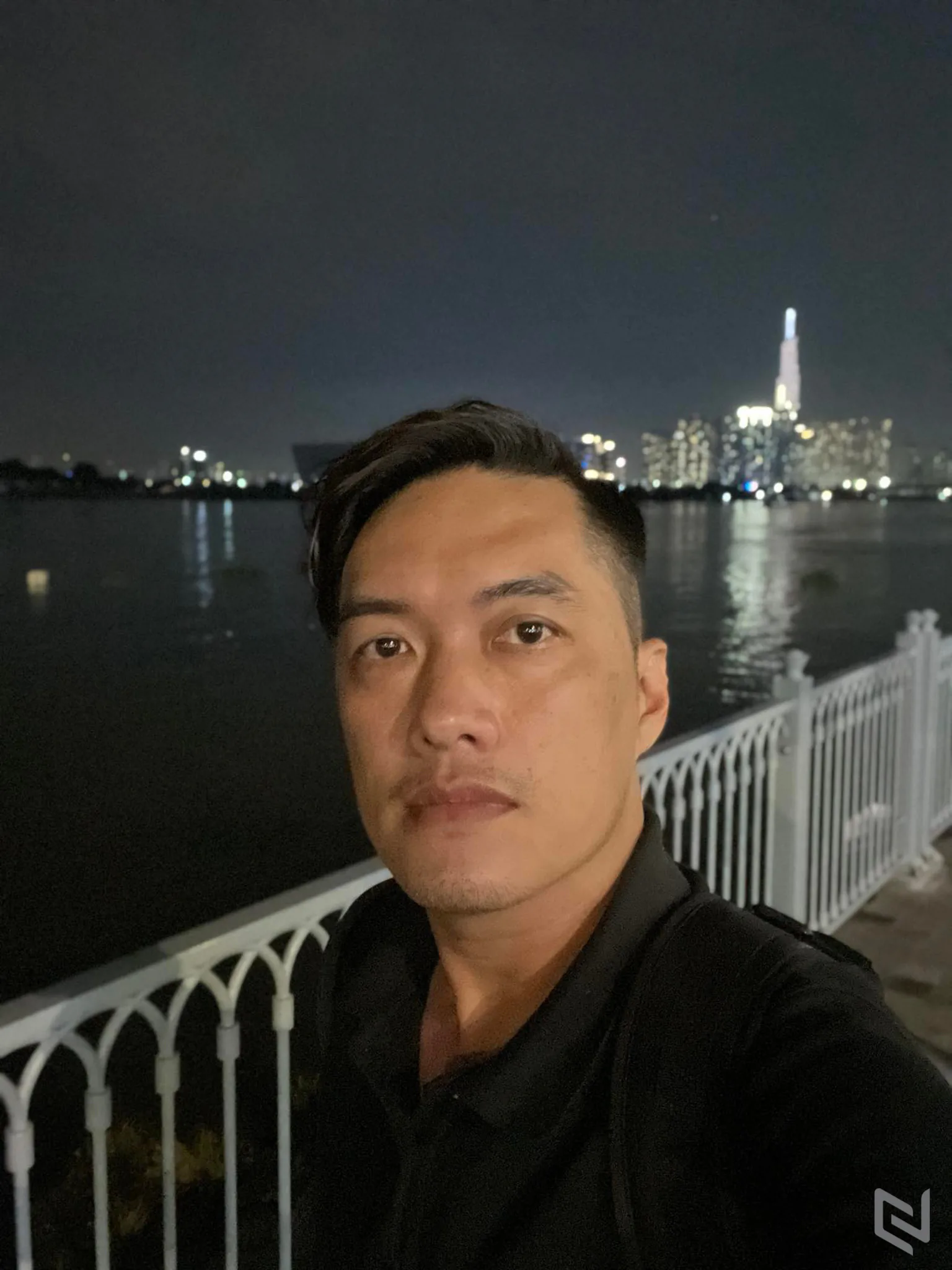 So sánh khả năng chụp đêm trên Samsung Galaxy S22 Ultra và Apple iPhone 13 Pro Max: Vị trí dẫn đầu thuộc về ai?