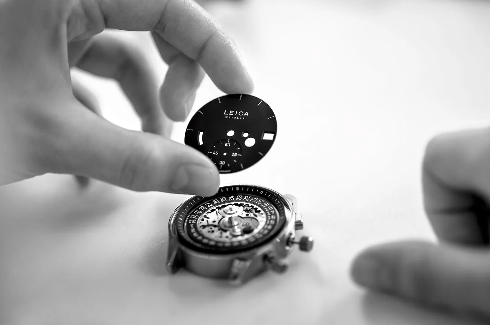 Đồng hồ Leica L1 và L2 chính thức ra mắt với giá bán cực đắt, hơn cả máy ảnh M11