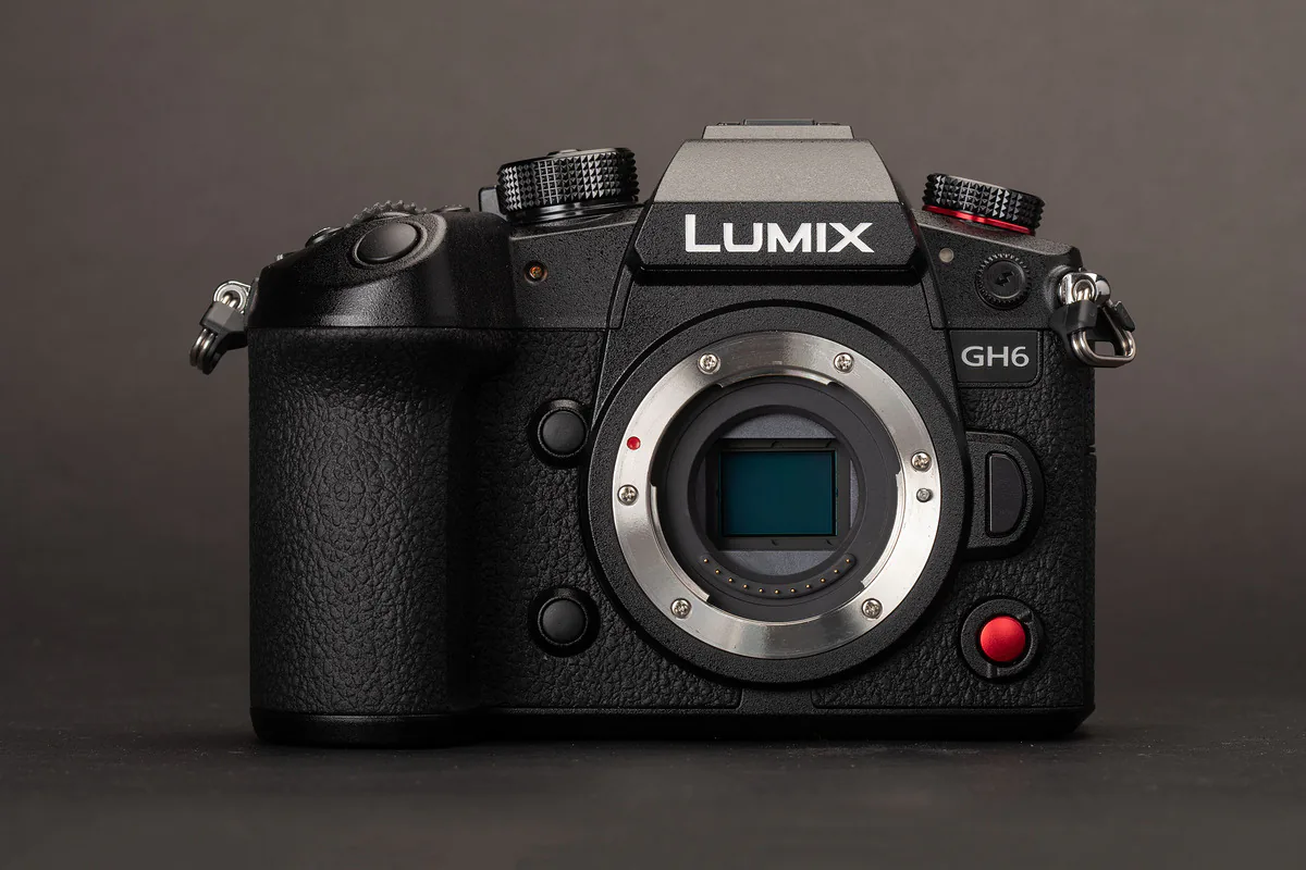 Panasonic ra mắt GH6 mới, cảm biến 25.2 MP với khả năng quay phim 5.7K 10-bit và có quạt tản nhiệt