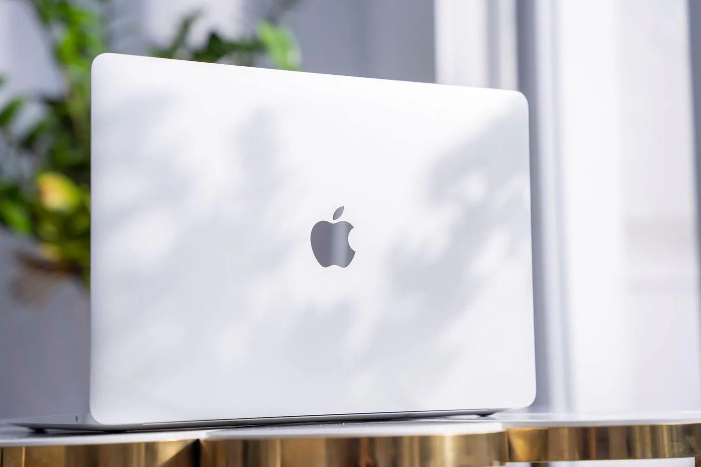 MacBook Air M1 2020 bất ngờ về giá dưới 24 triệu, hút hàng tại đại lý bán lẻ dịp cuối tuần