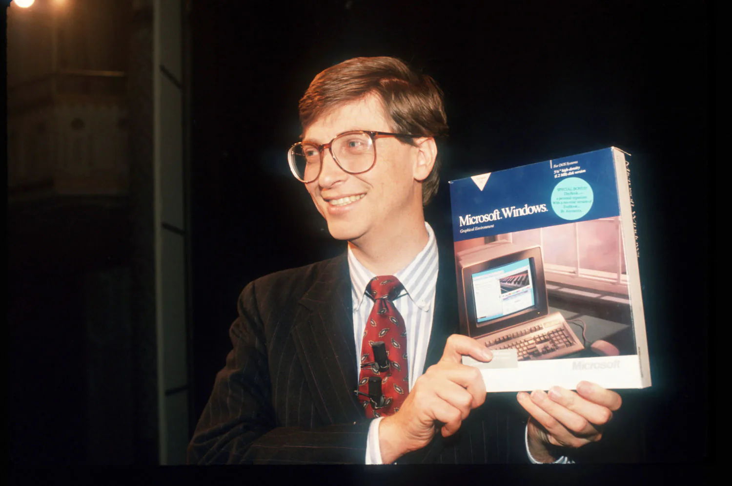 Tại sao hệ điều hành Windows lại được gọi là Windows? Ý nghĩa cái tên "Cửa Sổ" từ Microsoft