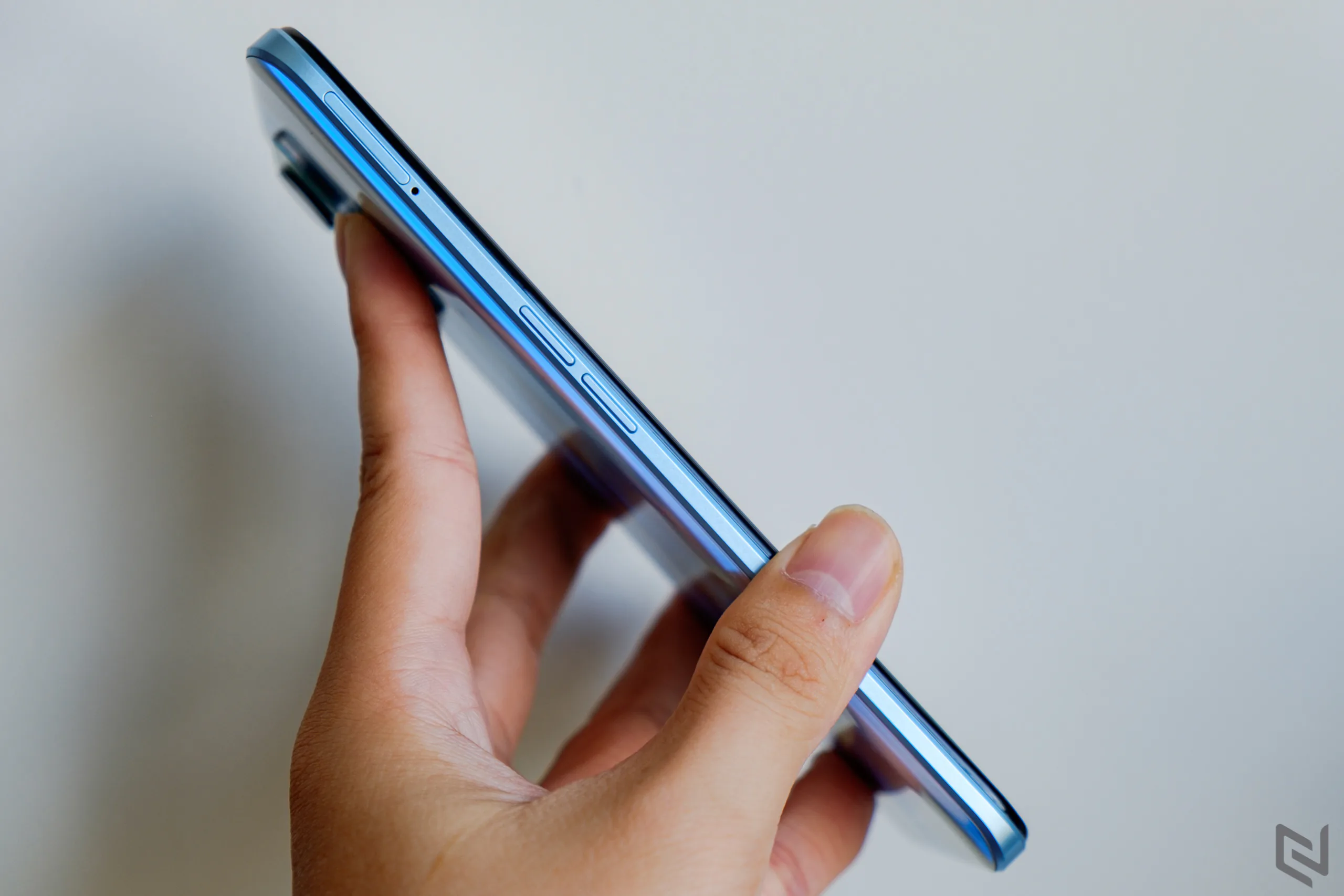 Mở hộp realme 9 Pro: Mặt lưng lấp lánh cực đẹp, camera 64MP,chạy Snapdragon 695 5G