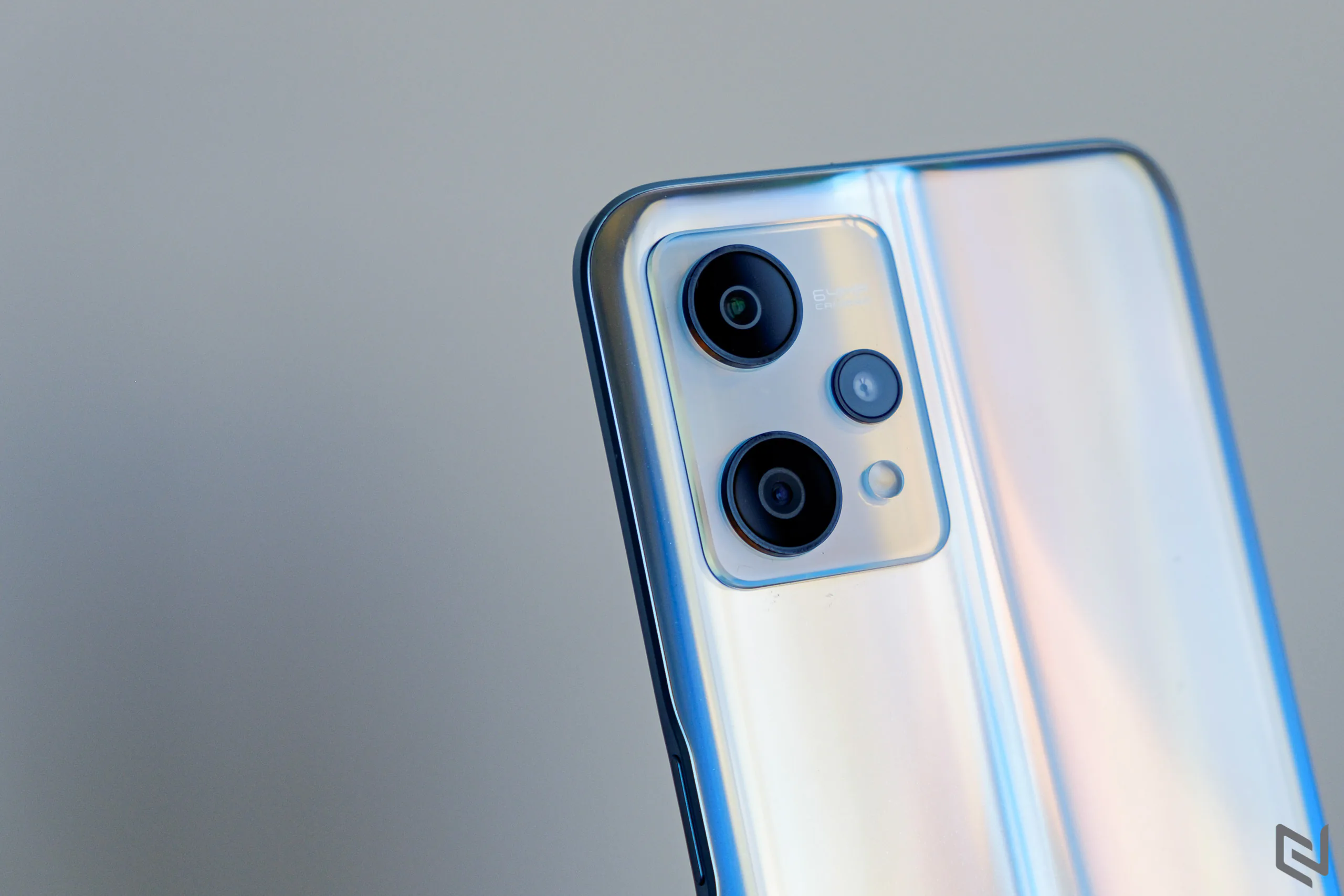 Mở hộp realme 9 Pro: Mặt lưng lấp lánh cực đẹp, camera 64MP,chạy Snapdragon 695 5G