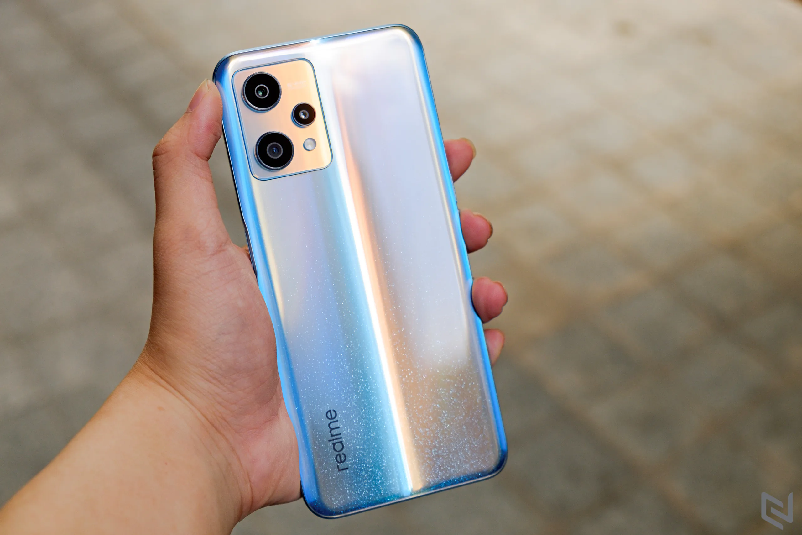 Mở hộp realme 9 Pro: Mặt lưng lấp lánh cực đẹp, camera 64MP,chạy Snapdragon 695 5G