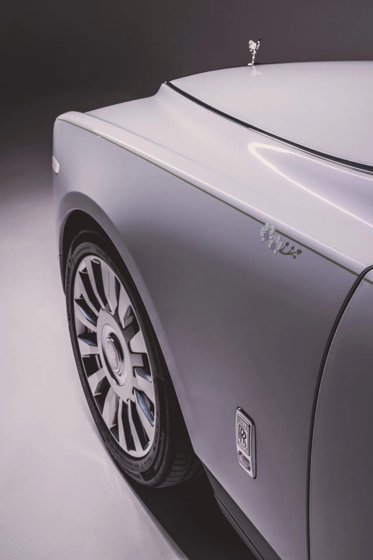 Roll-Royce ra mắt Phantom Orchid duy nhất cực độc đáo dành cho khách hàng
