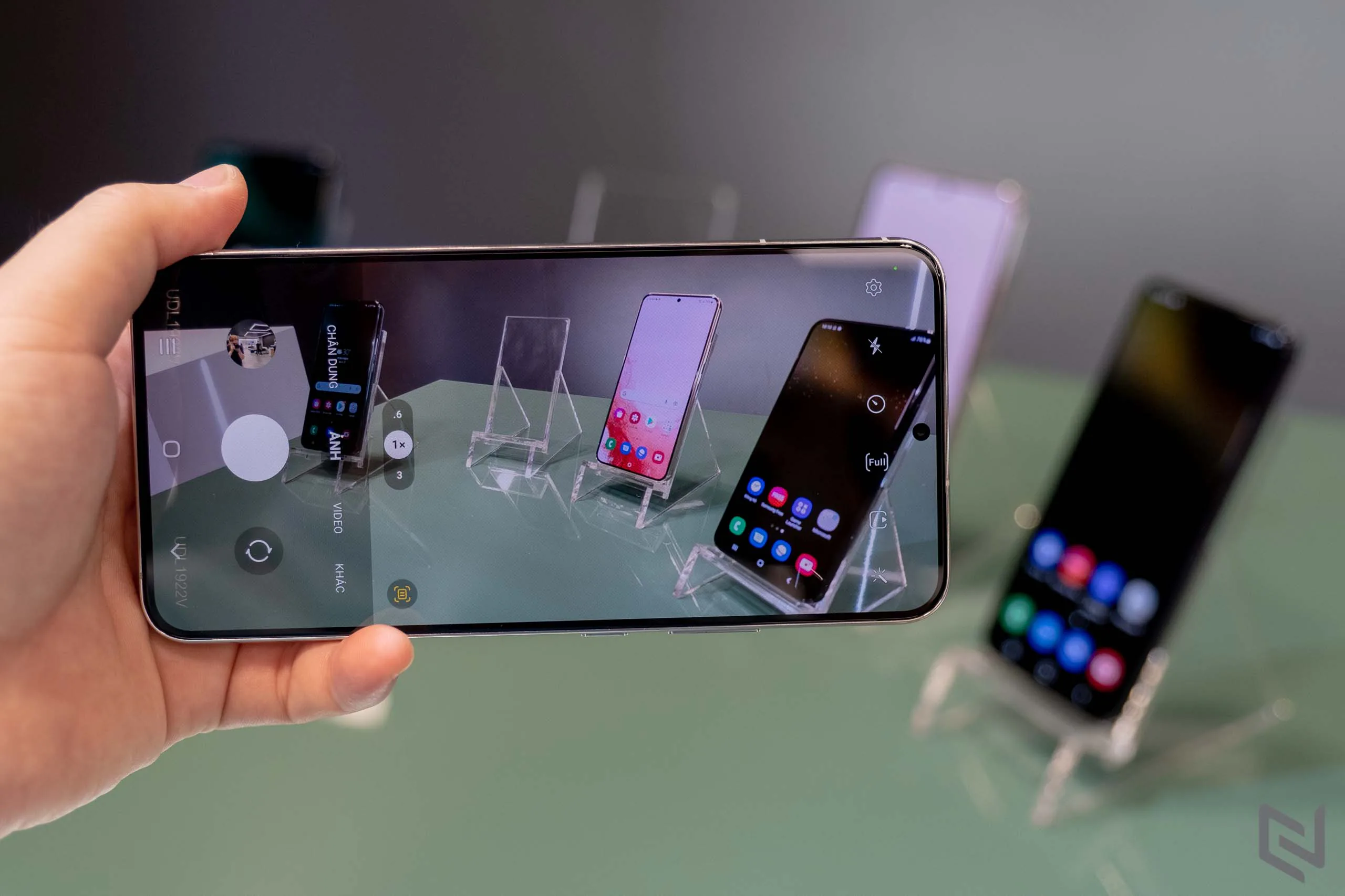 Trên tay bộ ba Galaxy S22 Series: Thiết kế mới, vi xử lý mạnh mẽ, phiên bản Ultra ấn tượng