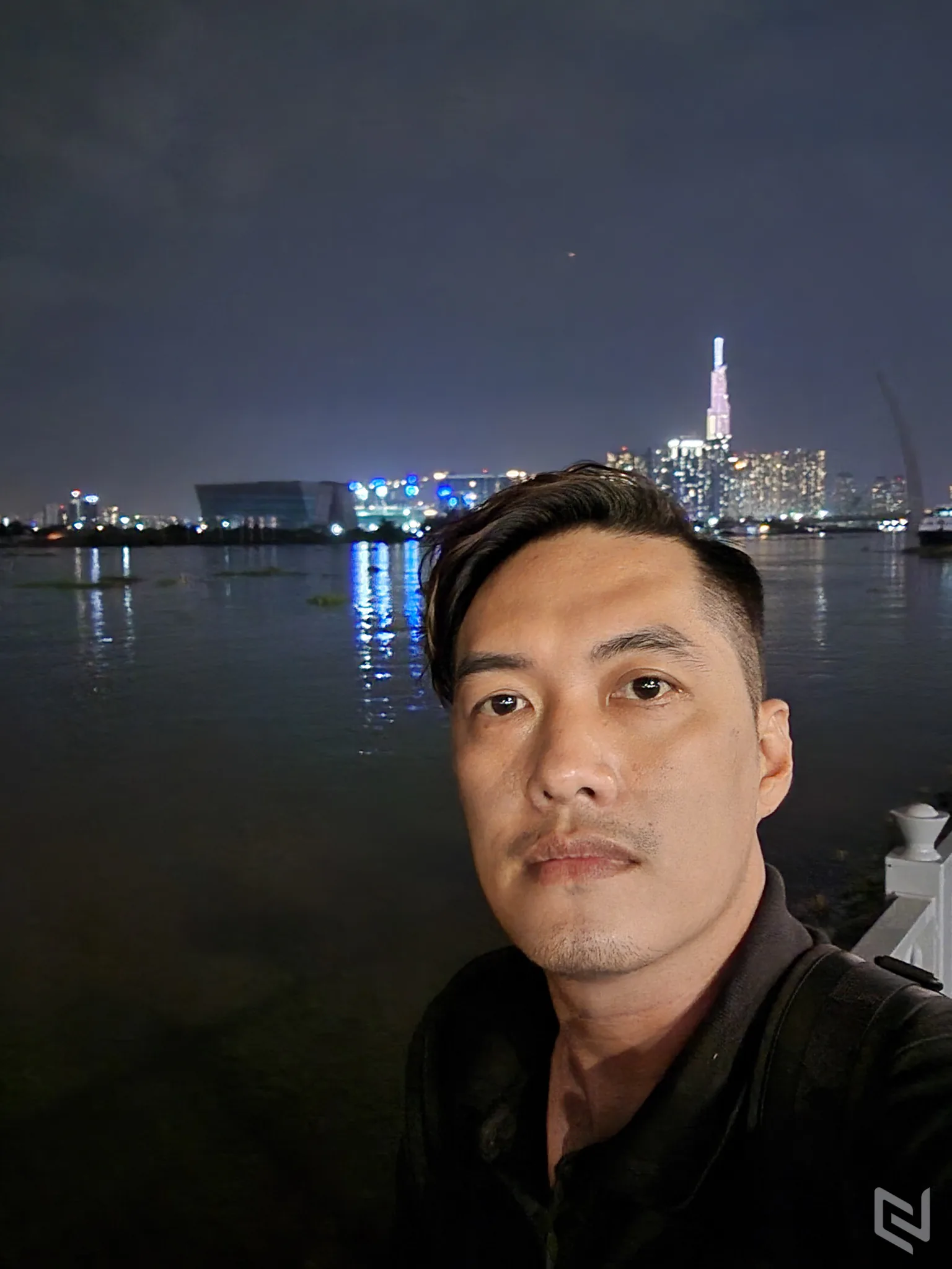 So sánh khả năng chụp đêm trên Samsung Galaxy S22 Ultra và Apple iPhone 13 Pro Max: Vị trí dẫn đầu thuộc về ai?