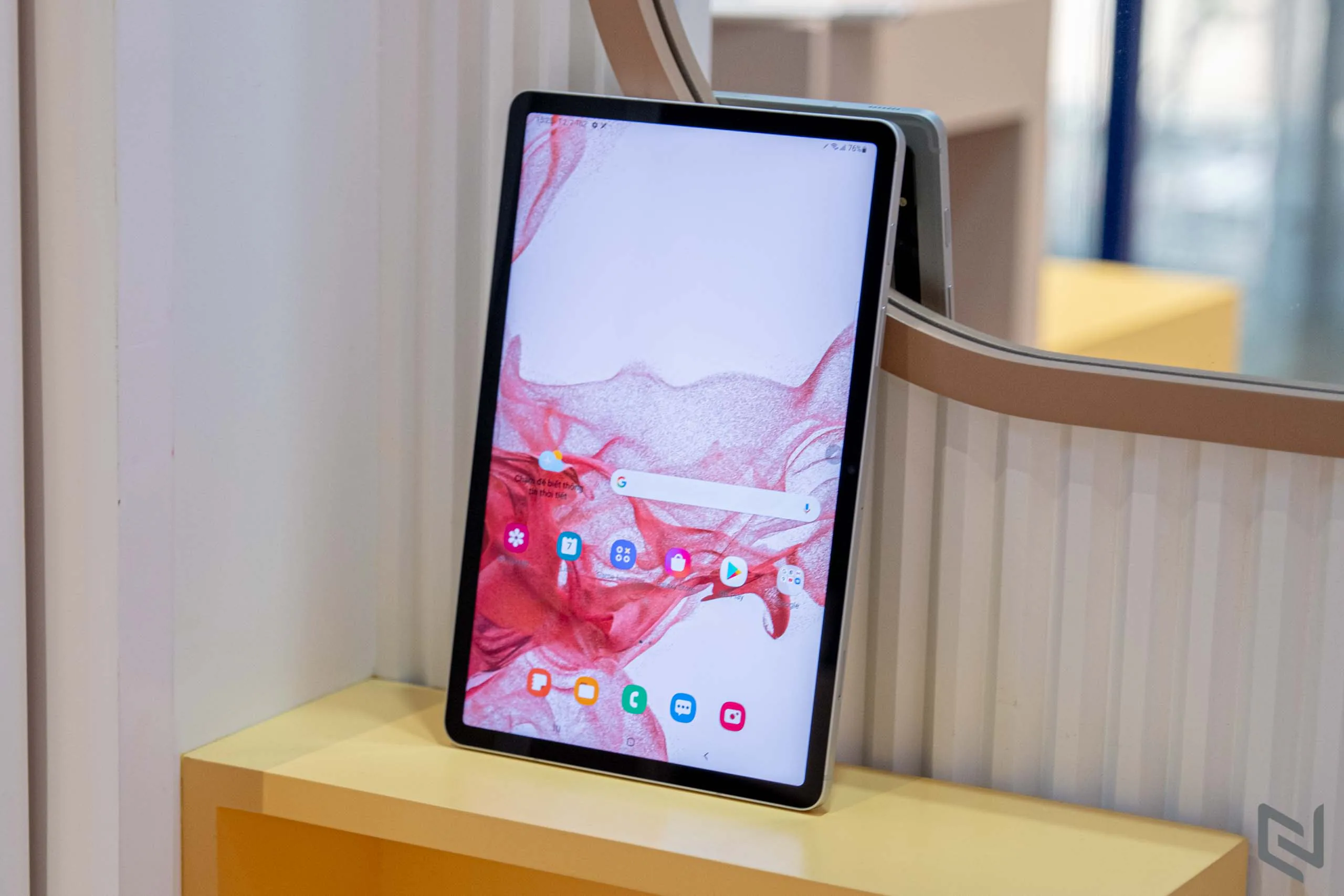 Cận cảnh Samsung Galaxy Tab S8 series vừa ra mắt: Thiết kế cao cấp, màn hình lớn, vi xử lý mạnh mẽ