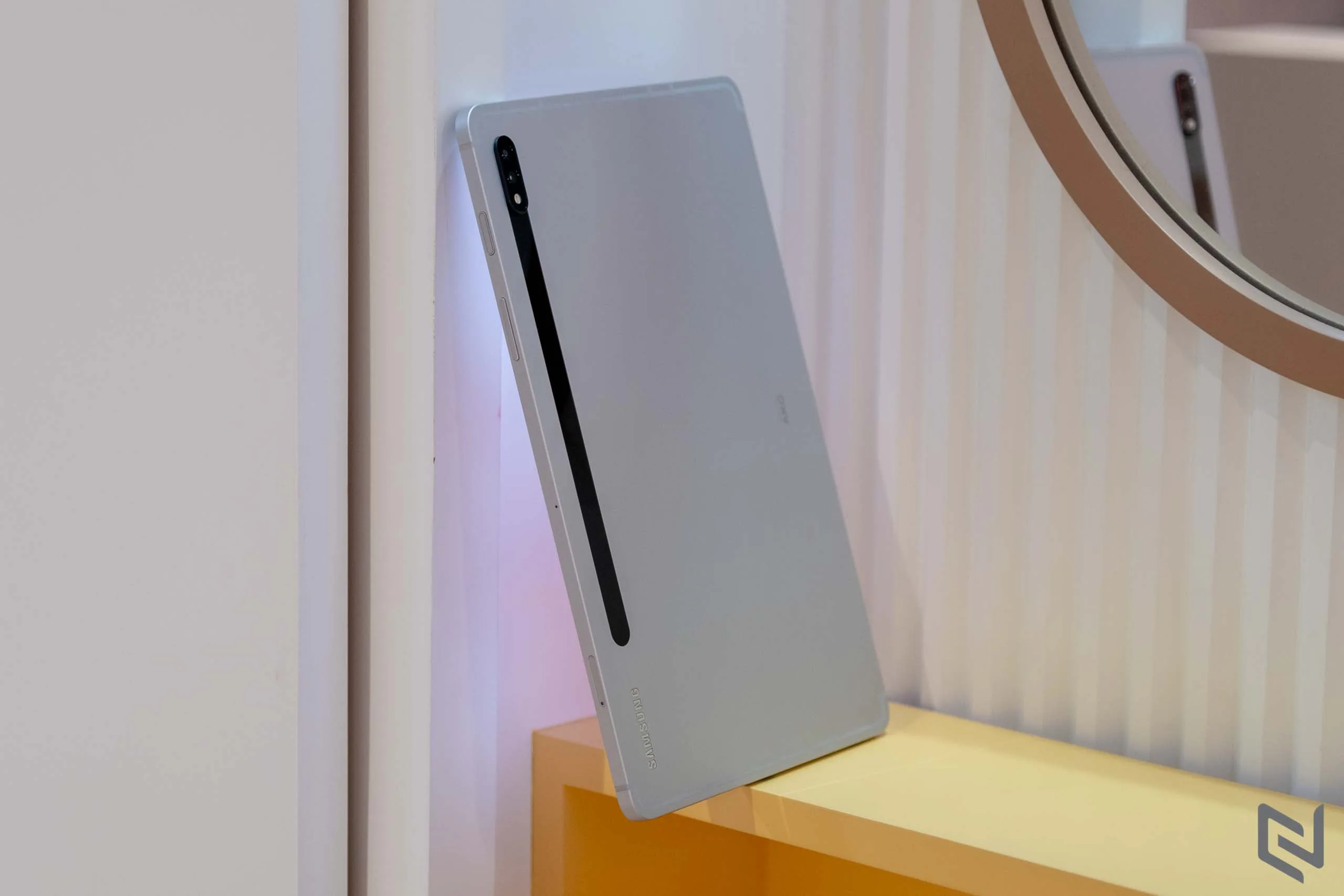 Cận cảnh Samsung Galaxy Tab S8 series vừa ra mắt: Thiết kế cao cấp, màn hình lớn, vi xử lý mạnh mẽ