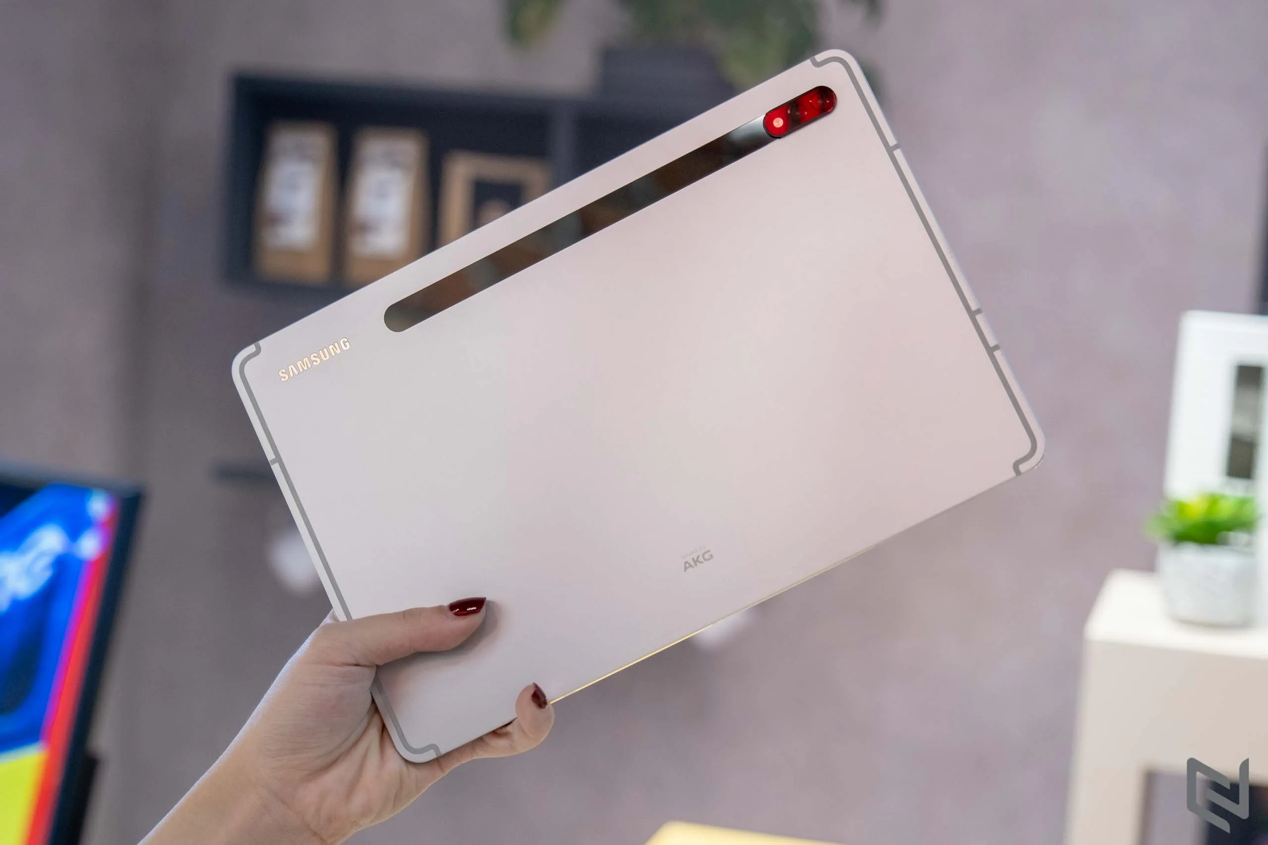 Cận cảnh Samsung Galaxy Tab S8 series vừa ra mắt: Thiết kế cao cấp, màn hình lớn, vi xử lý mạnh mẽ