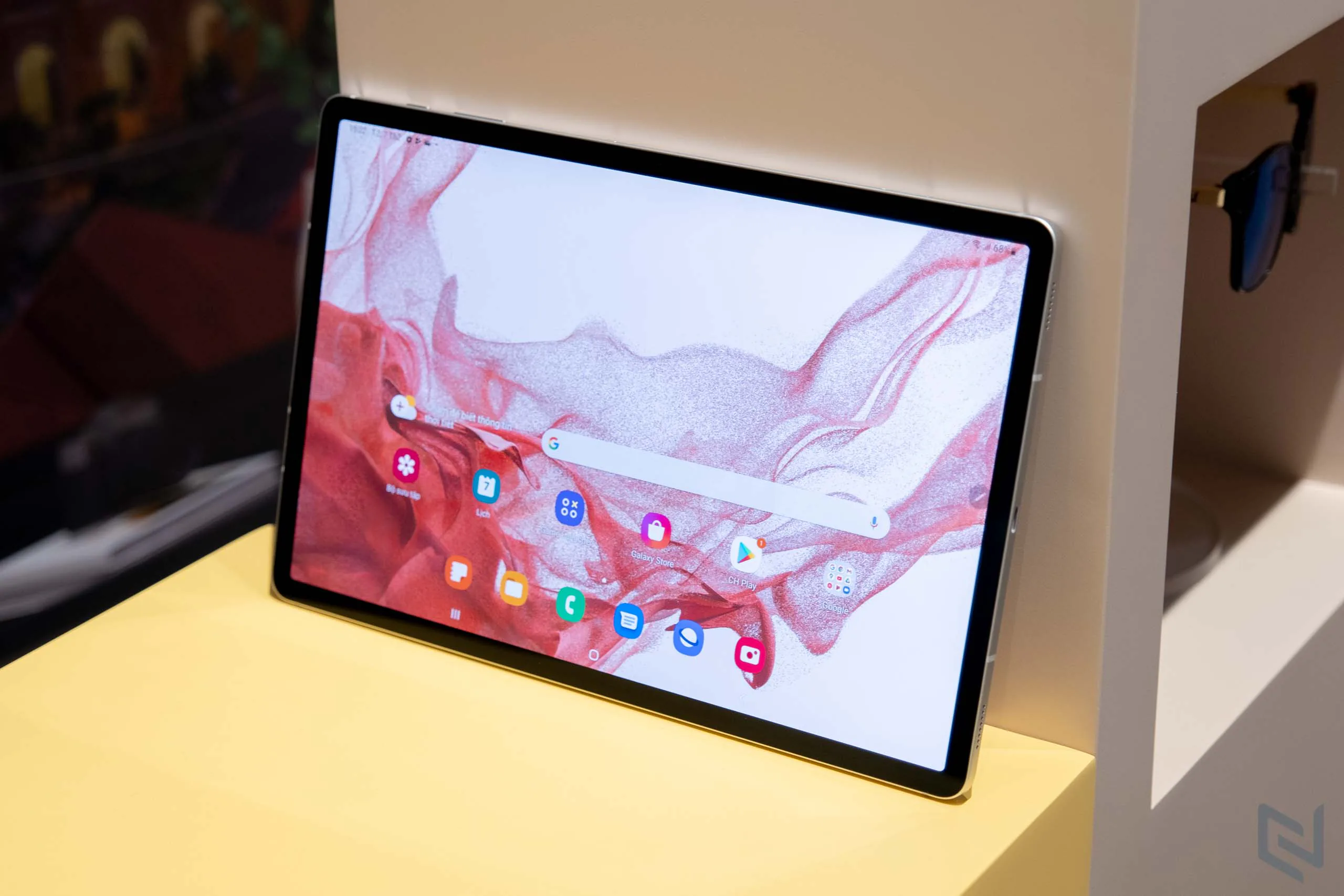 Cận cảnh Samsung Galaxy Tab S8 series vừa ra mắt: Thiết kế cao cấp, màn hình lớn, vi xử lý mạnh mẽ