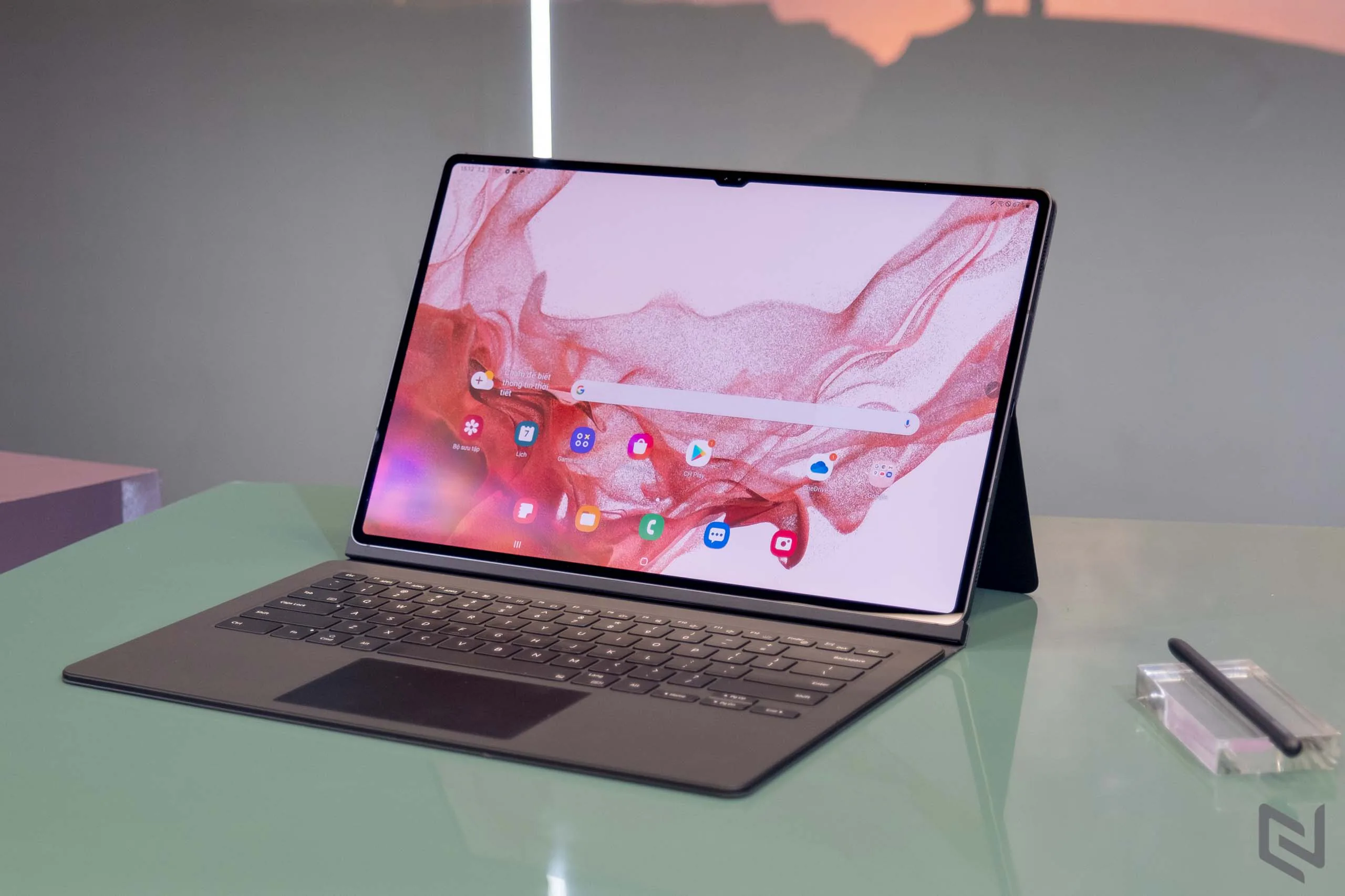 Cận cảnh Samsung Galaxy Tab S8 series vừa ra mắt: Thiết kế cao cấp, màn hình lớn, vi xử lý mạnh mẽ