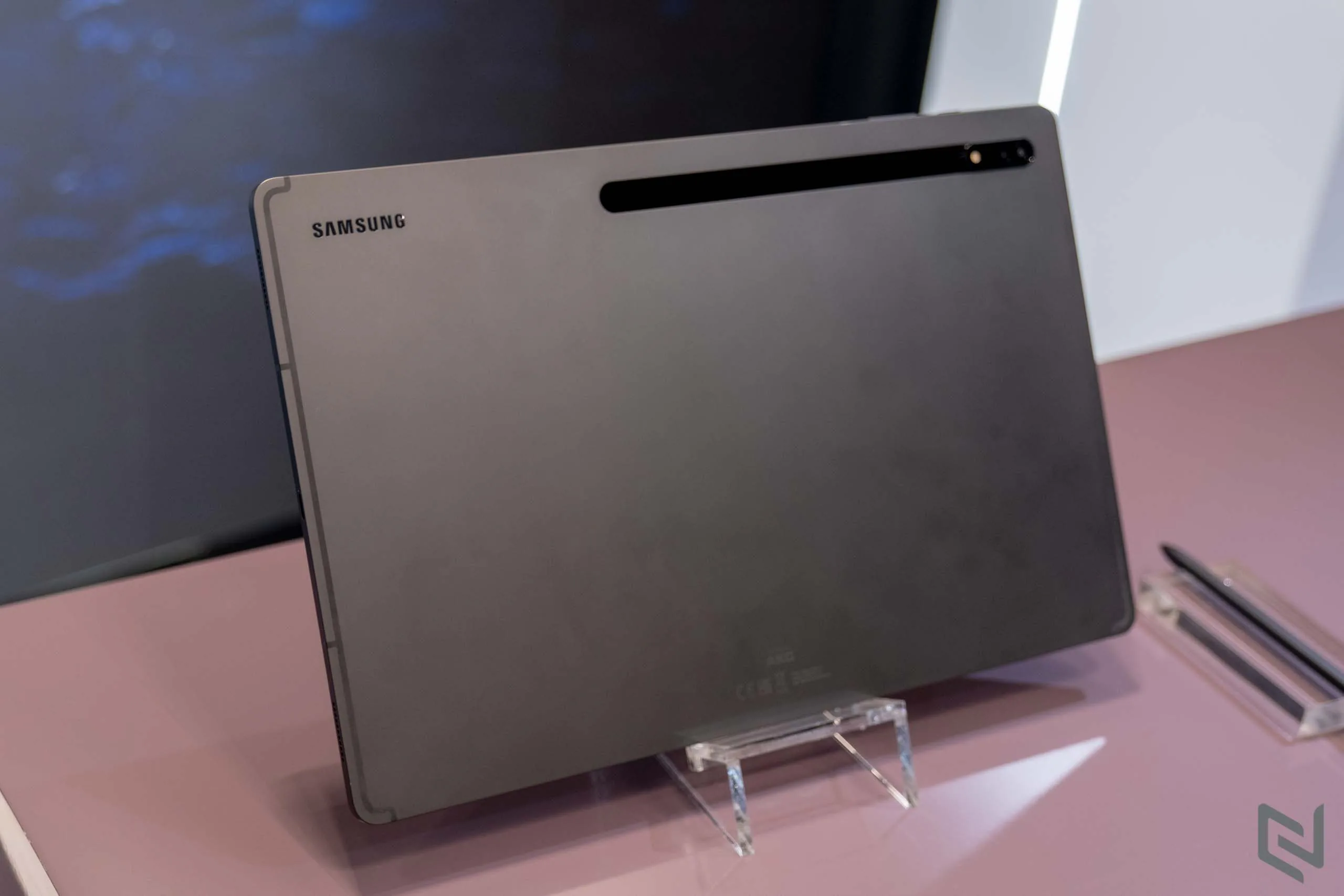 Cận cảnh Samsung Galaxy Tab S8 series vừa ra mắt: Thiết kế cao cấp, màn hình lớn, vi xử lý mạnh mẽ