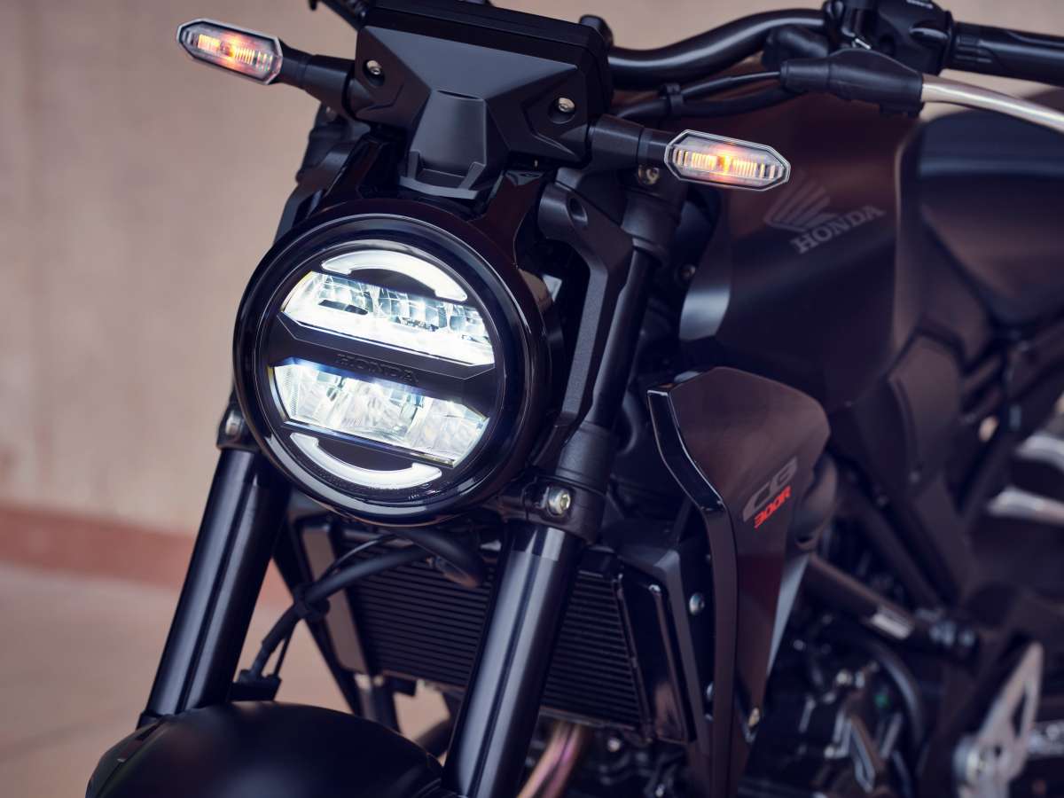 Honda CB300R 2022 lột xác toàn diện với vẻ ngoài mới hấp dẫn hơn