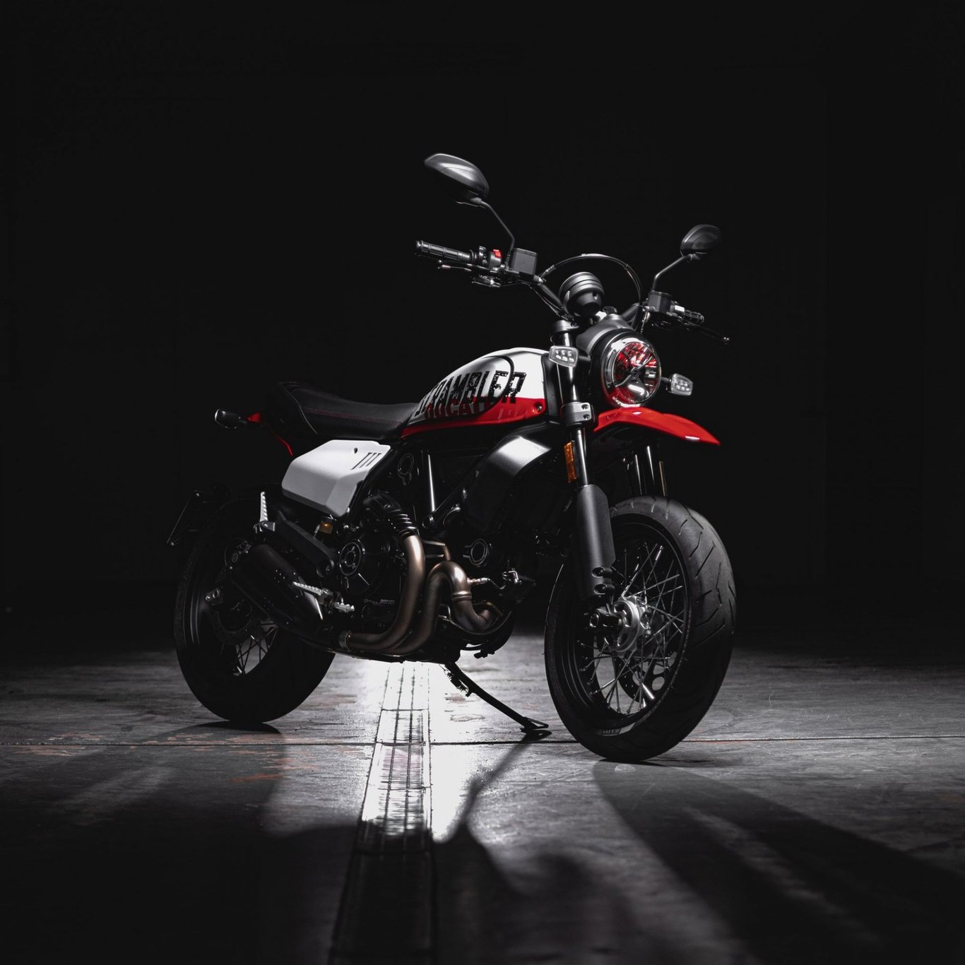 Ducati Scrambler Urban Motard 2022 giá chính thức 404 triệu – Mẫu Scrambler lai phong cách Motard với vẻ ngoài đương đại