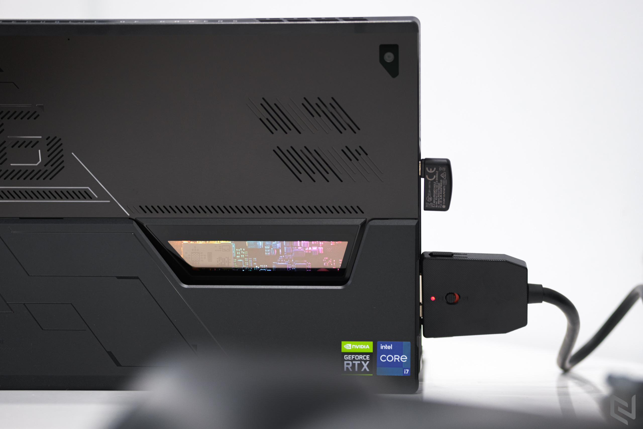 Trên tay ROG Flow Z13: Gaming Tablet chơi game cấu hình siêu khủng, hiệu năng cực mạnh với đồ họa lên đến NVIDIA GeForce RTX 3080