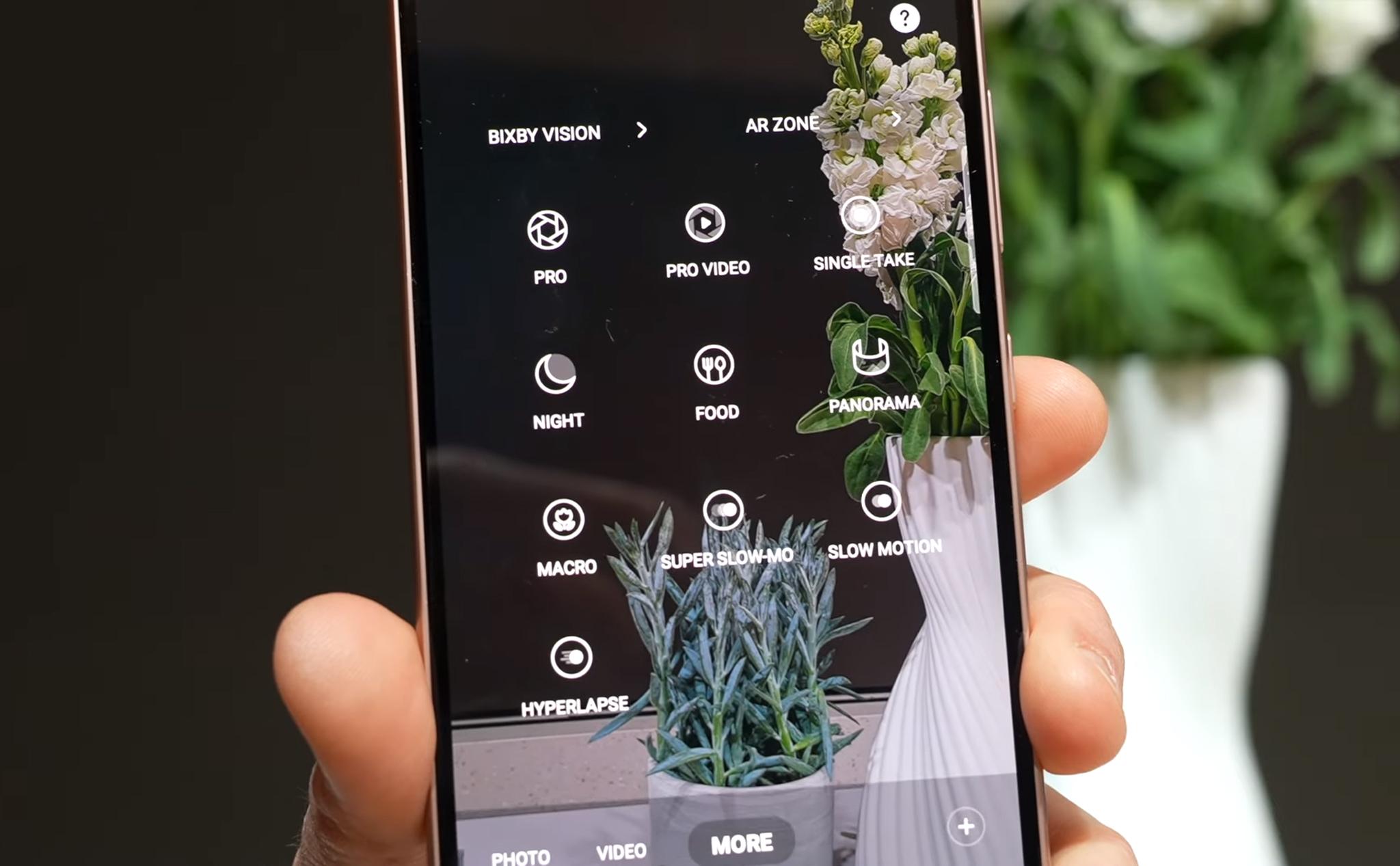 Samsung Galaxy A53 5G ra mắt, giá 9.99 triệu đồng tặng kèm bộ quà tặng trị giá đến 3.8 triệu đồng khi đặt trước