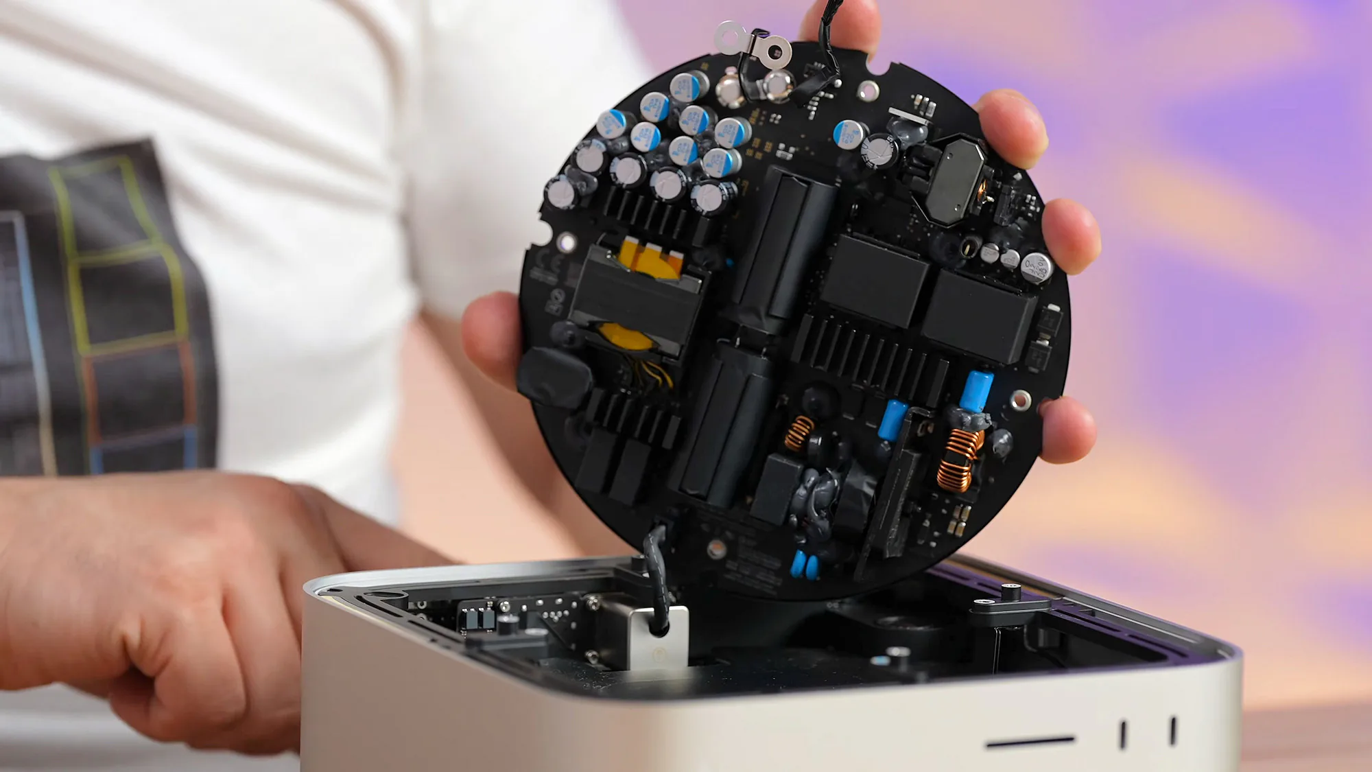 Mở bung Mac Studio với M1 Ultra để soi linh kiện bên trong có gì